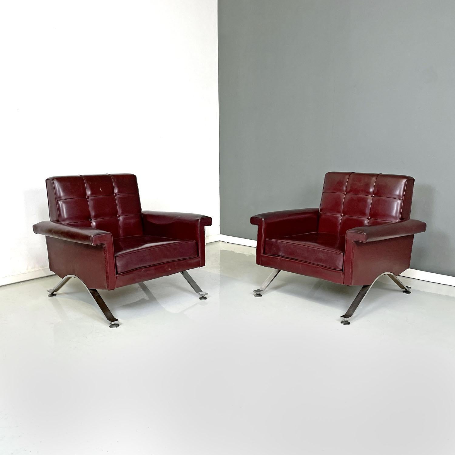 Italian mid-century modern leather armchairs by Ico Parisi for Cassina, 1960s
Pair of dark burgundy leather armchairs. The seat, the backrest with buttons and the armrests have very linear and squared shapes. The legs are in chromed steel and have