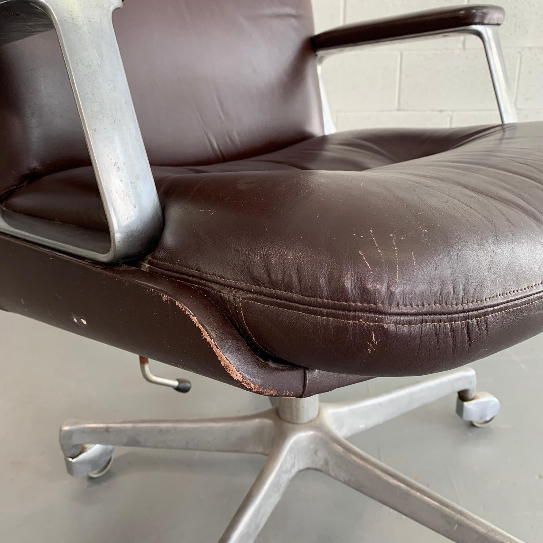 20th Century Italian Mid-Century Modern Leather High Back Executive Office Armchair