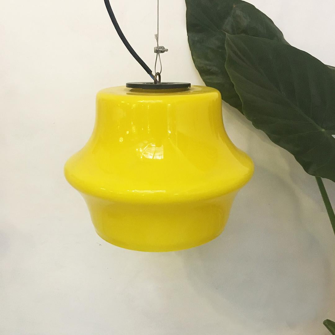 Italian Mid-Century Modern Lemon Yellow Glass Chandelier, 1960s In Good Condition In MIlano, IT