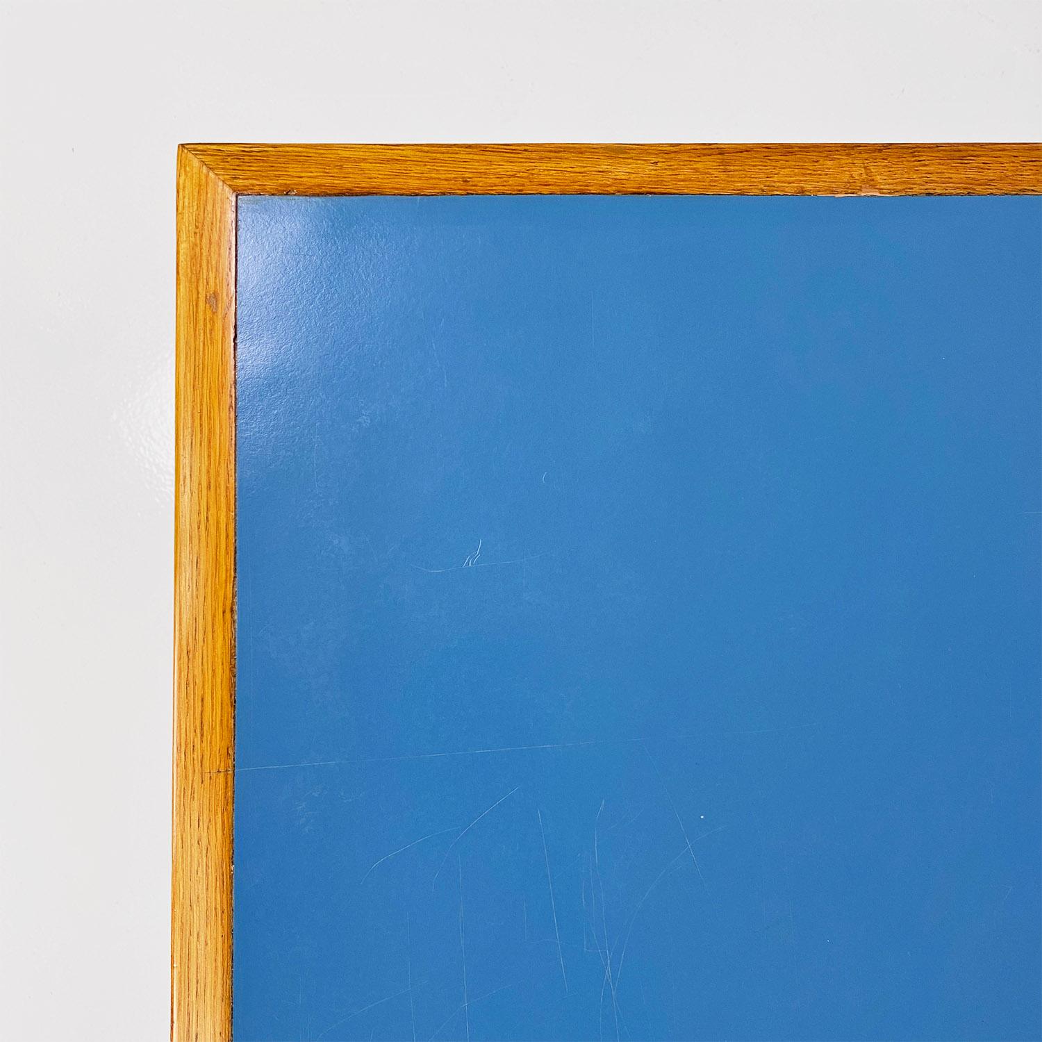 Bureau italien moderne du milieu du siècle en bois massif stratifié bleu clair avec tiroir des années 1960 7