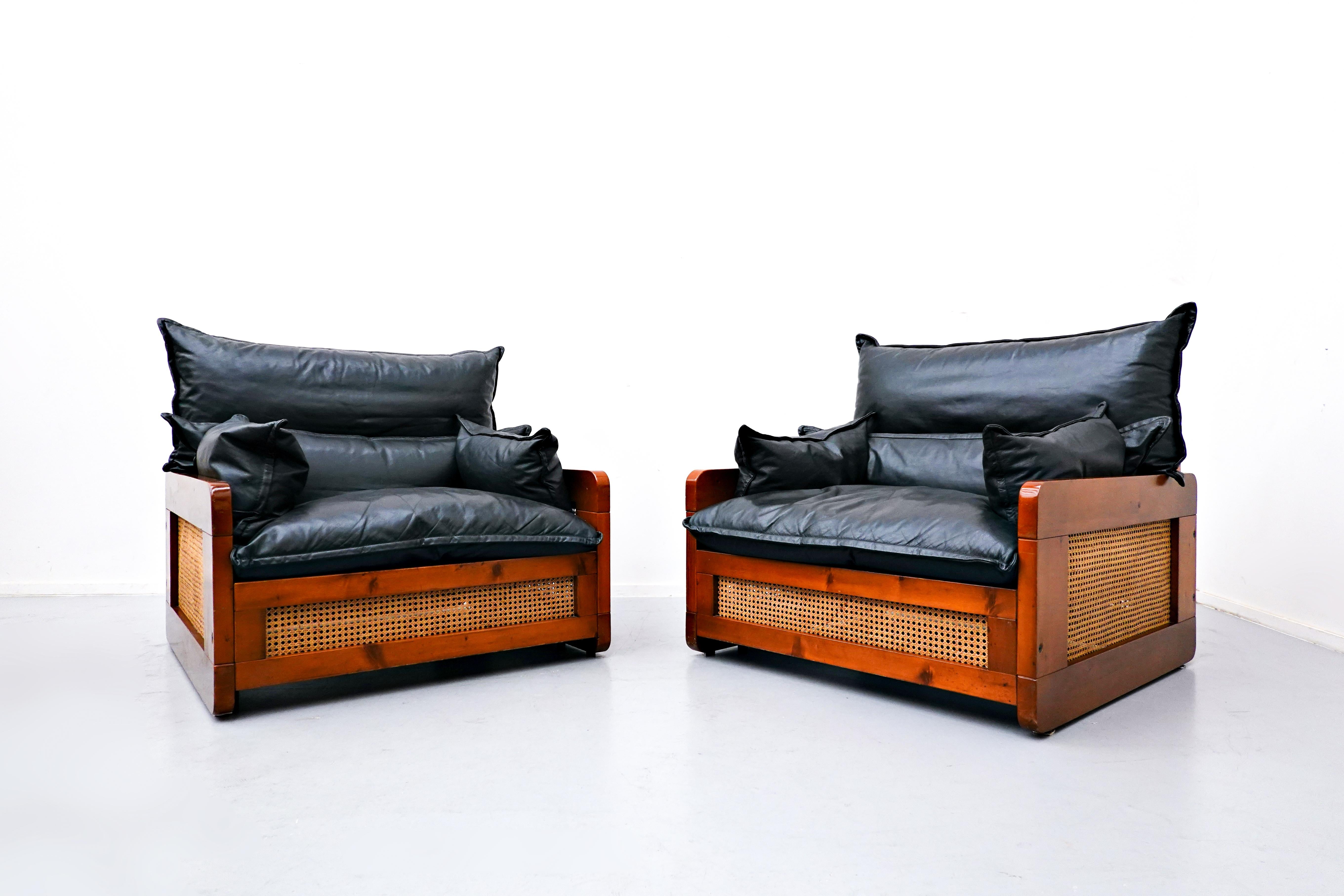 Italian Mid-Century Modern Black Leather Living Room Set, 1970s For Sale 13
