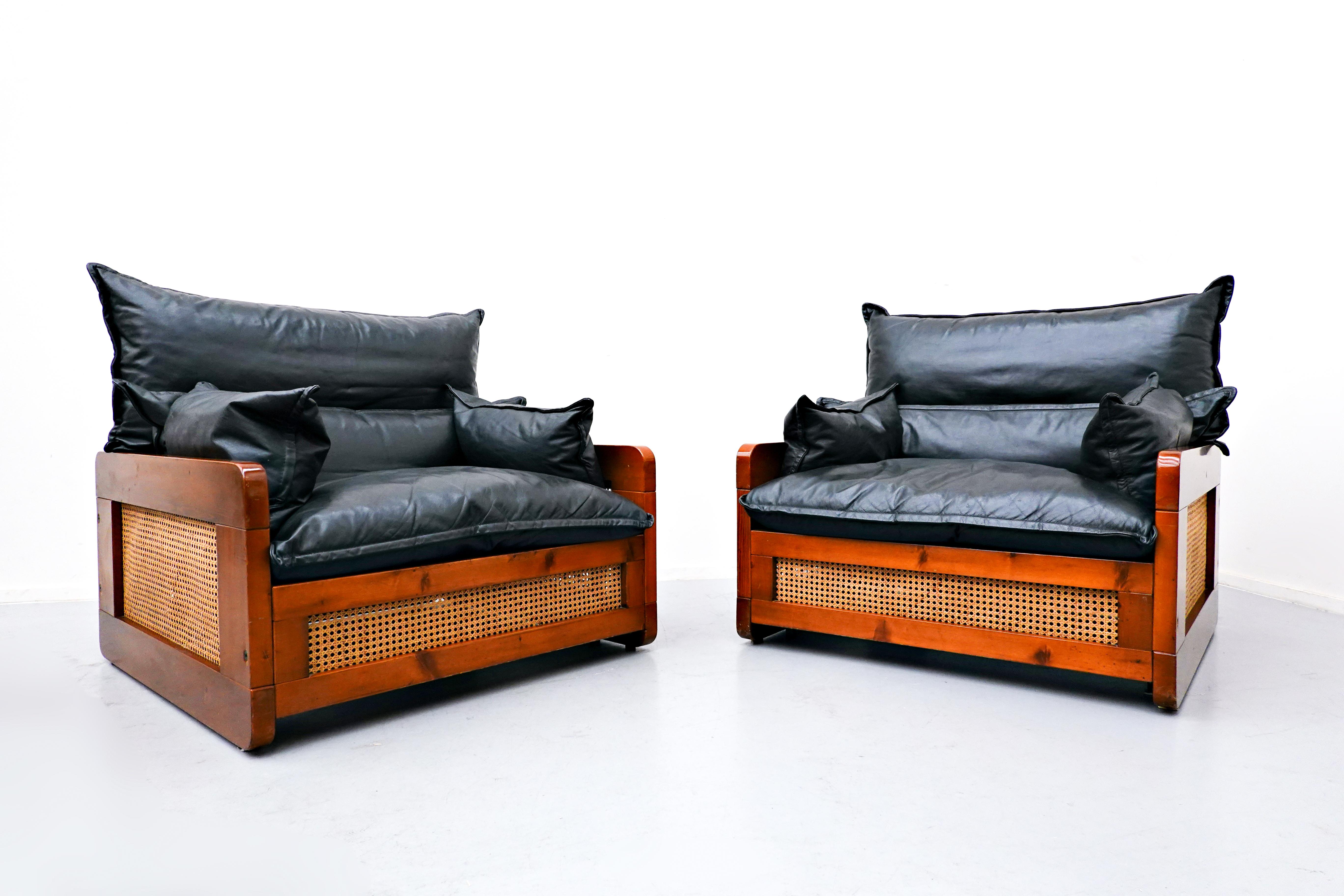 Italian Mid-Century Modern Black Leather Living Room Set, 1970s For Sale 14