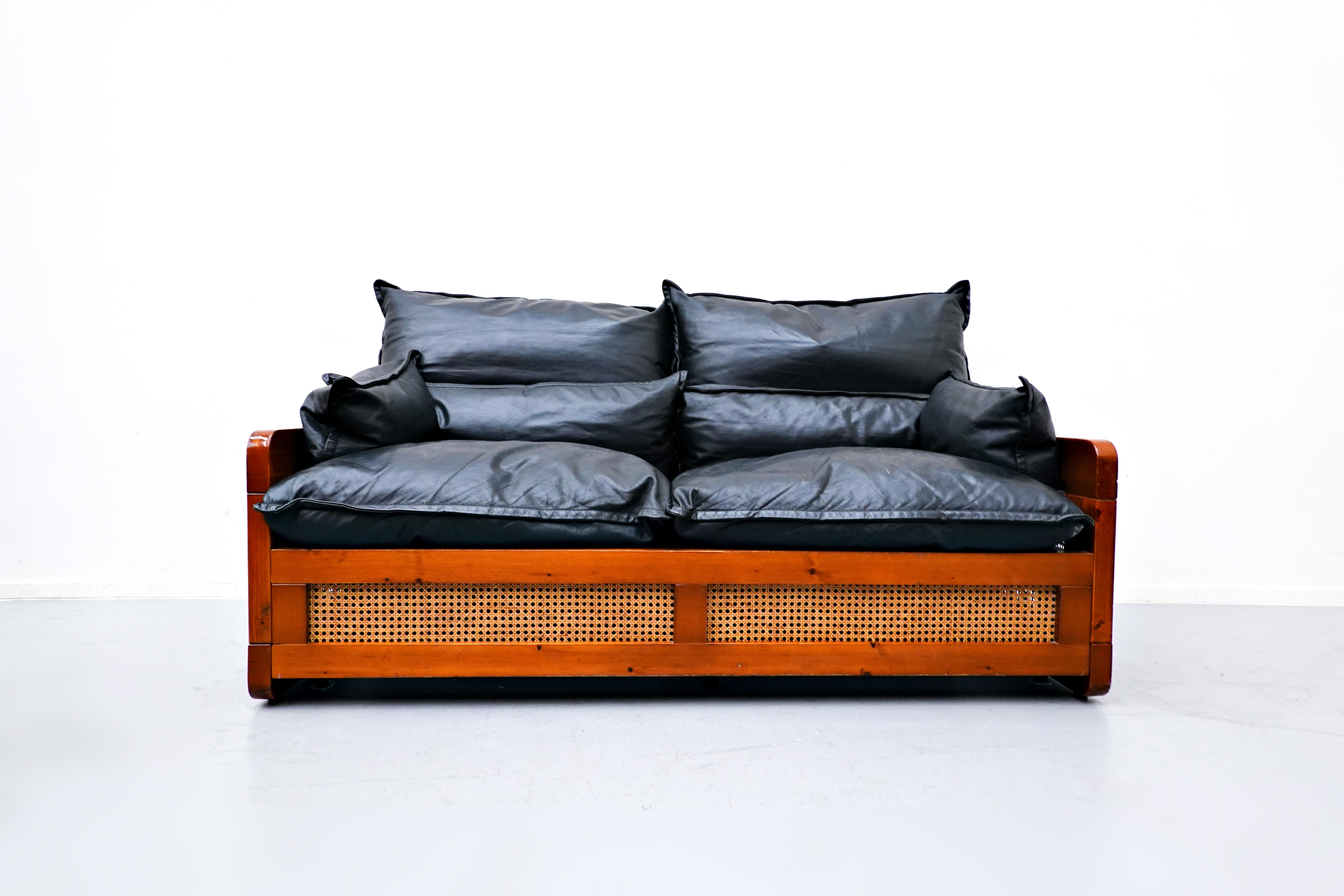 Italian Mid-Century Modern Black Leather Living Room Set, 1970s For Sale 1