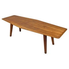 Italian mid-century modern long wooden coffee table with pointed sides, 1960s