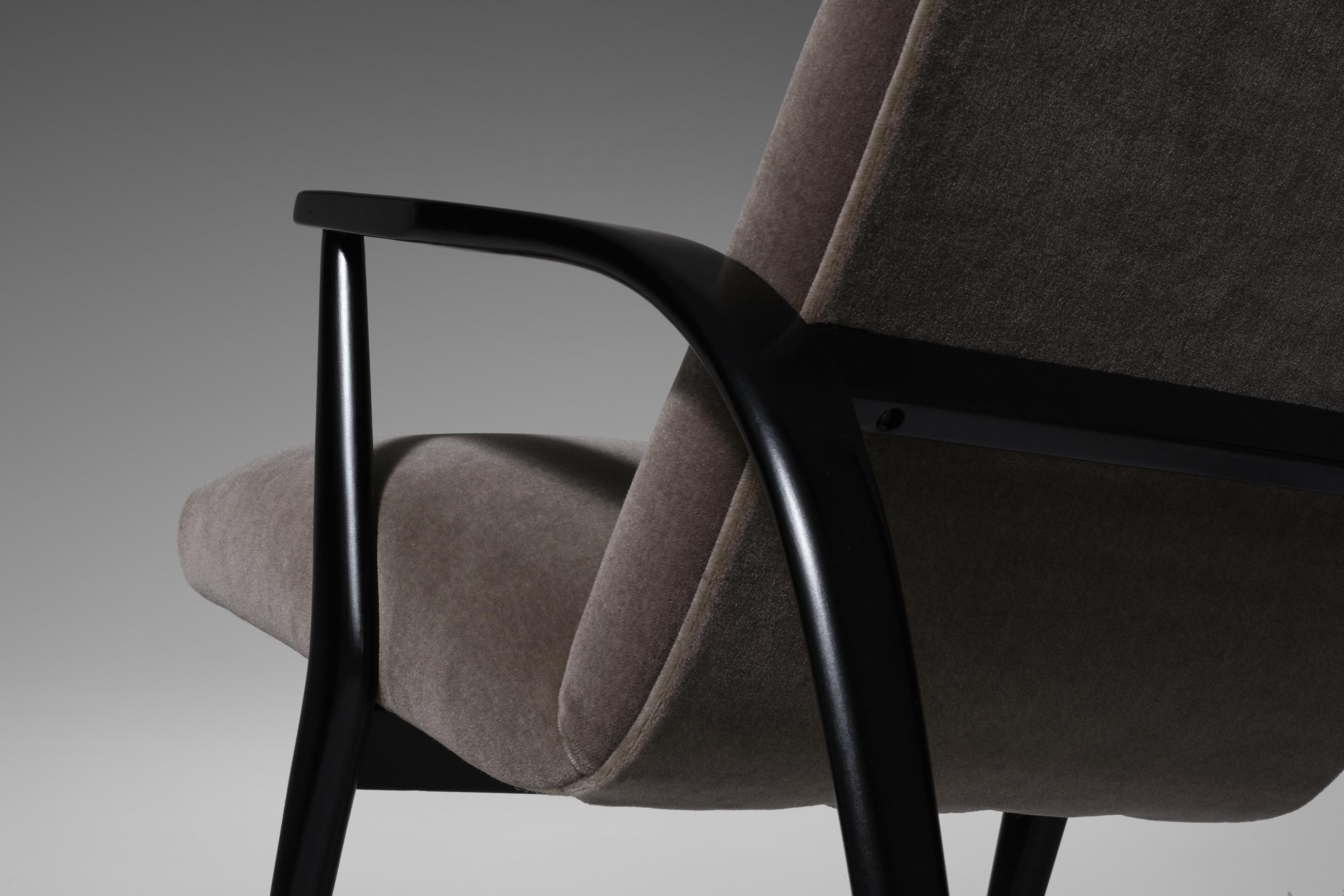 European Italian Mid-Century Modern Lounge Chair in Mohair For Sale