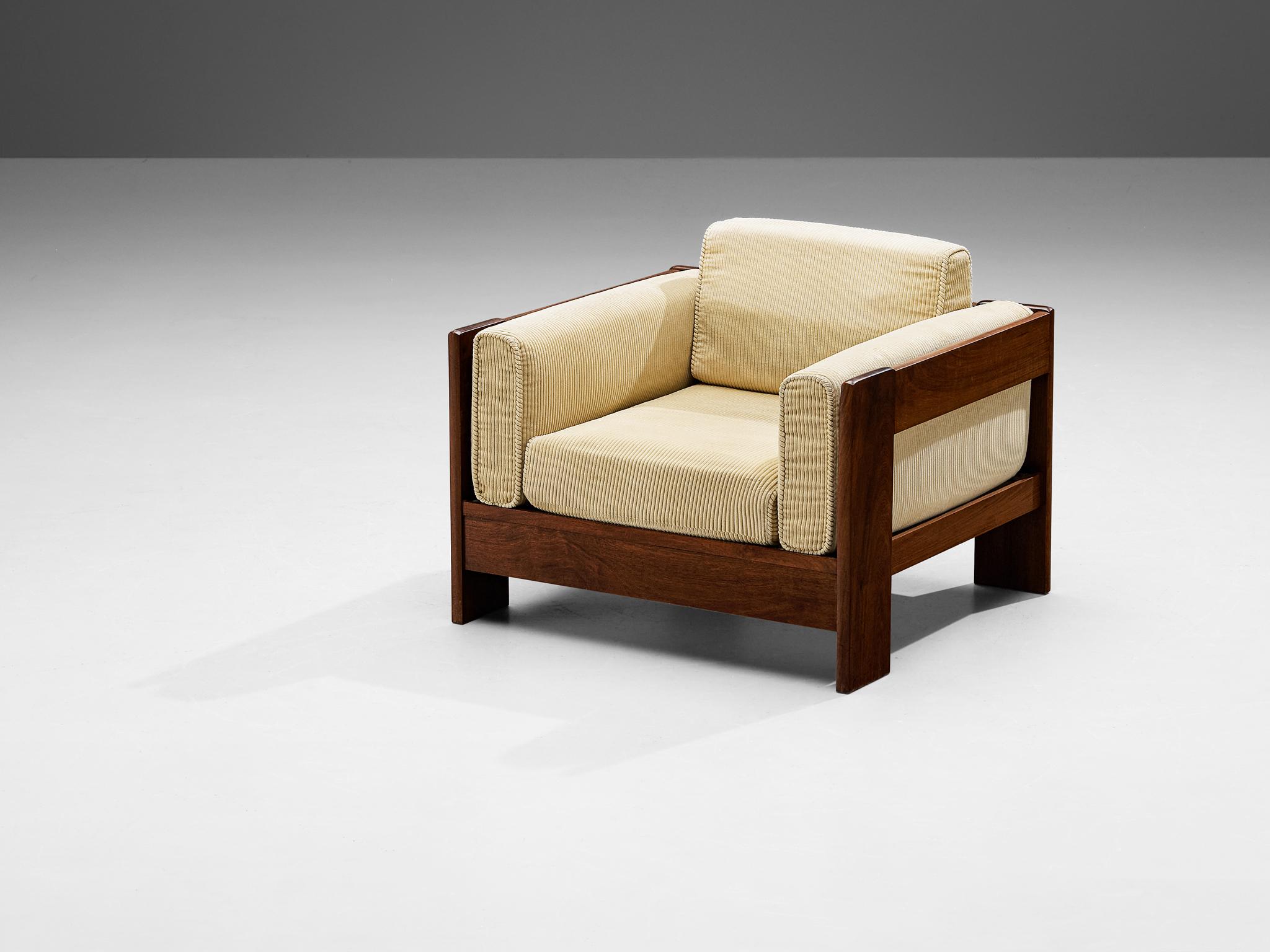Easy chair, walnut, corduroy, Italy, 1970s

This streamlined armchair truly intensifies the experience of sitting itself and is a standout in any modern room. The framework is well-designed featuring clear lines and geometrical shapes and strongly