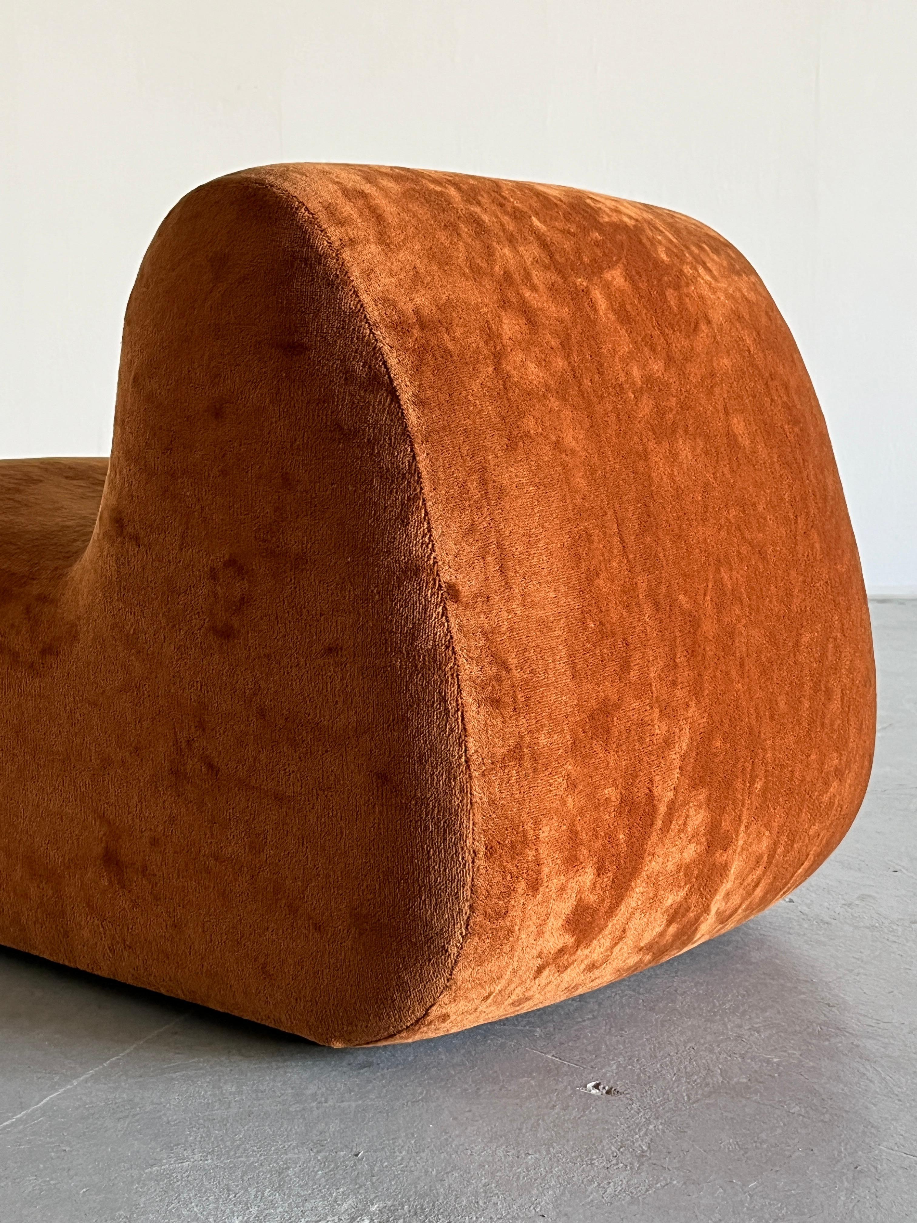 Italian Mid-Century-Modern Lounge Chair or Club Chair in Velvet Fabric, 1970s 4