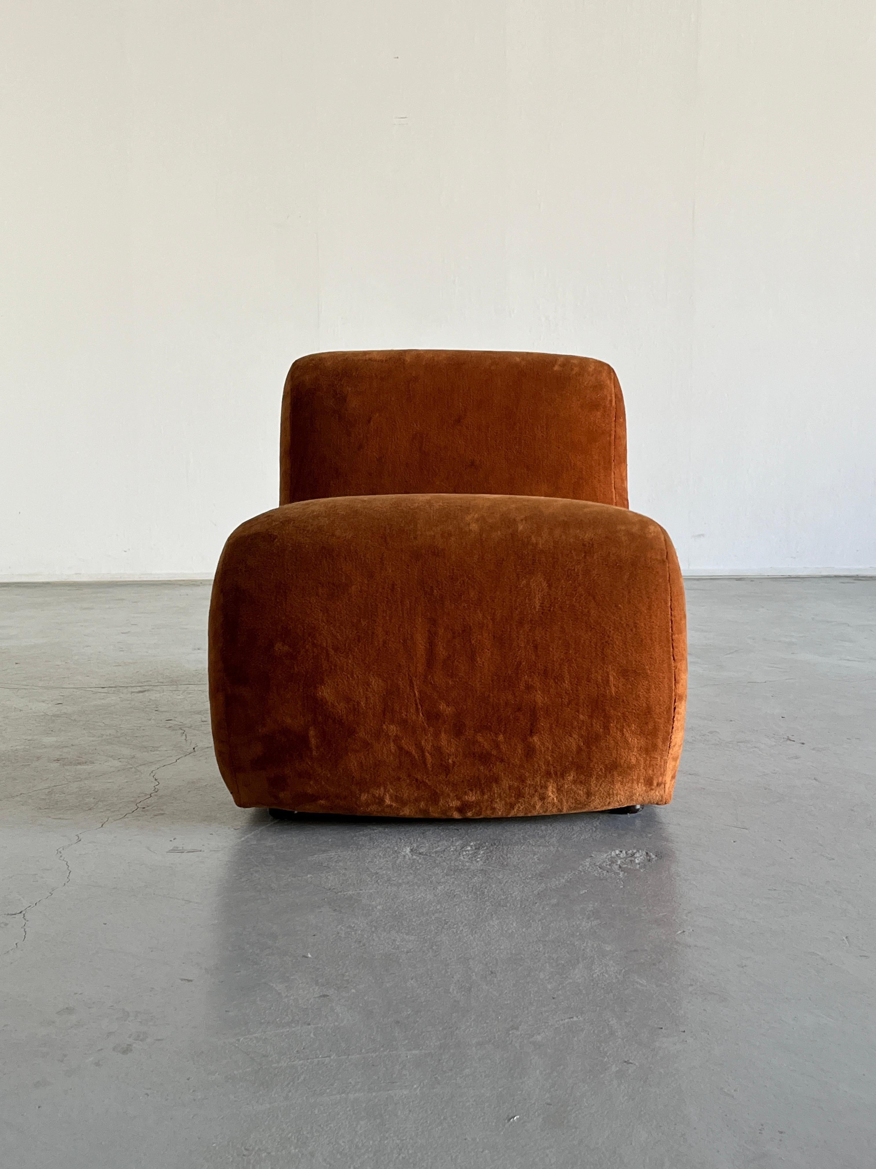 Italian Mid-Century-Modern Lounge Chair or Club Chair in Velvet Fabric, 1970s In Good Condition In Zagreb, HR