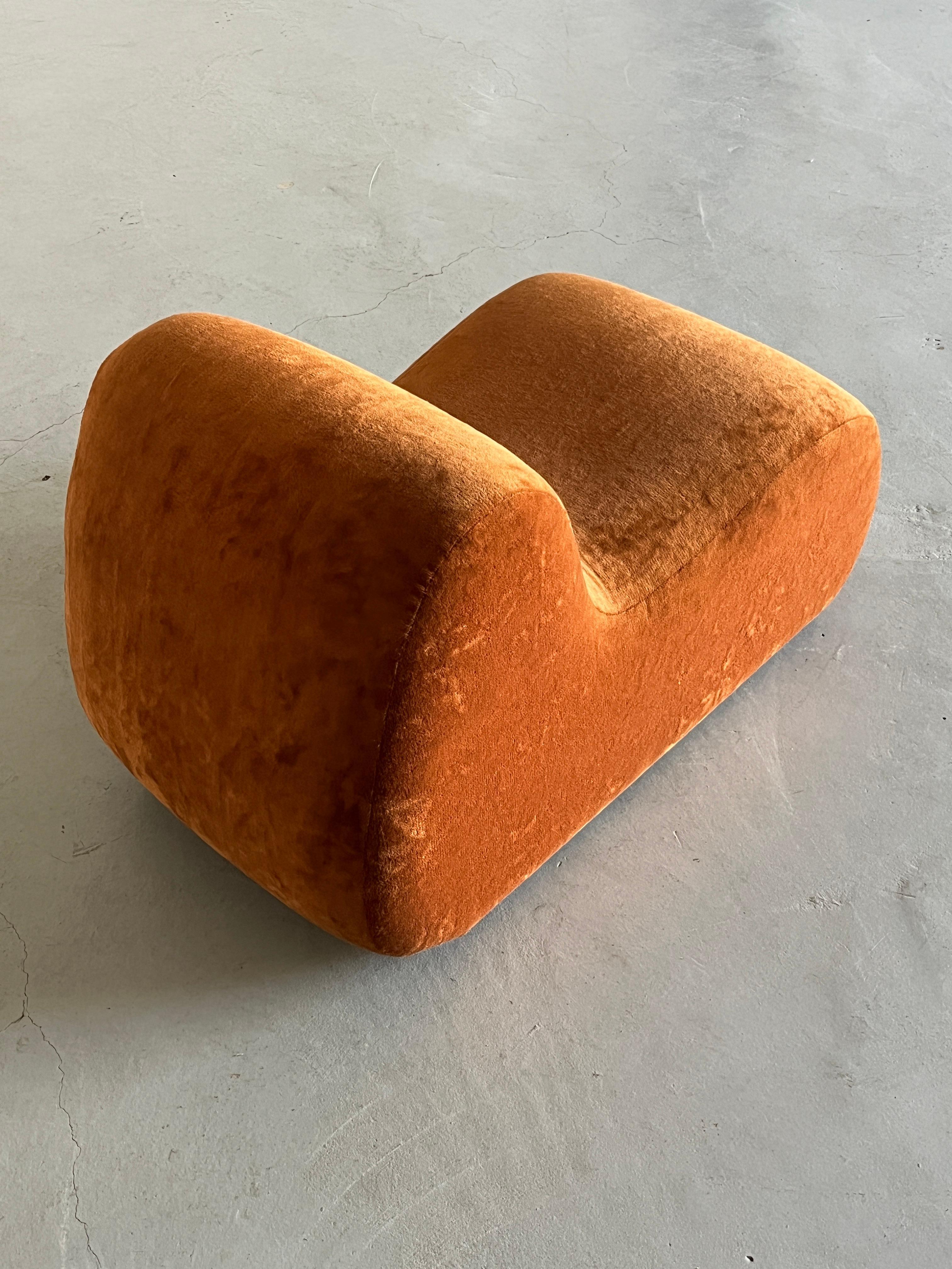 Italian Mid-Century-Modern Lounge Chair or Club Chair in Velvet Fabric, 1970s 1