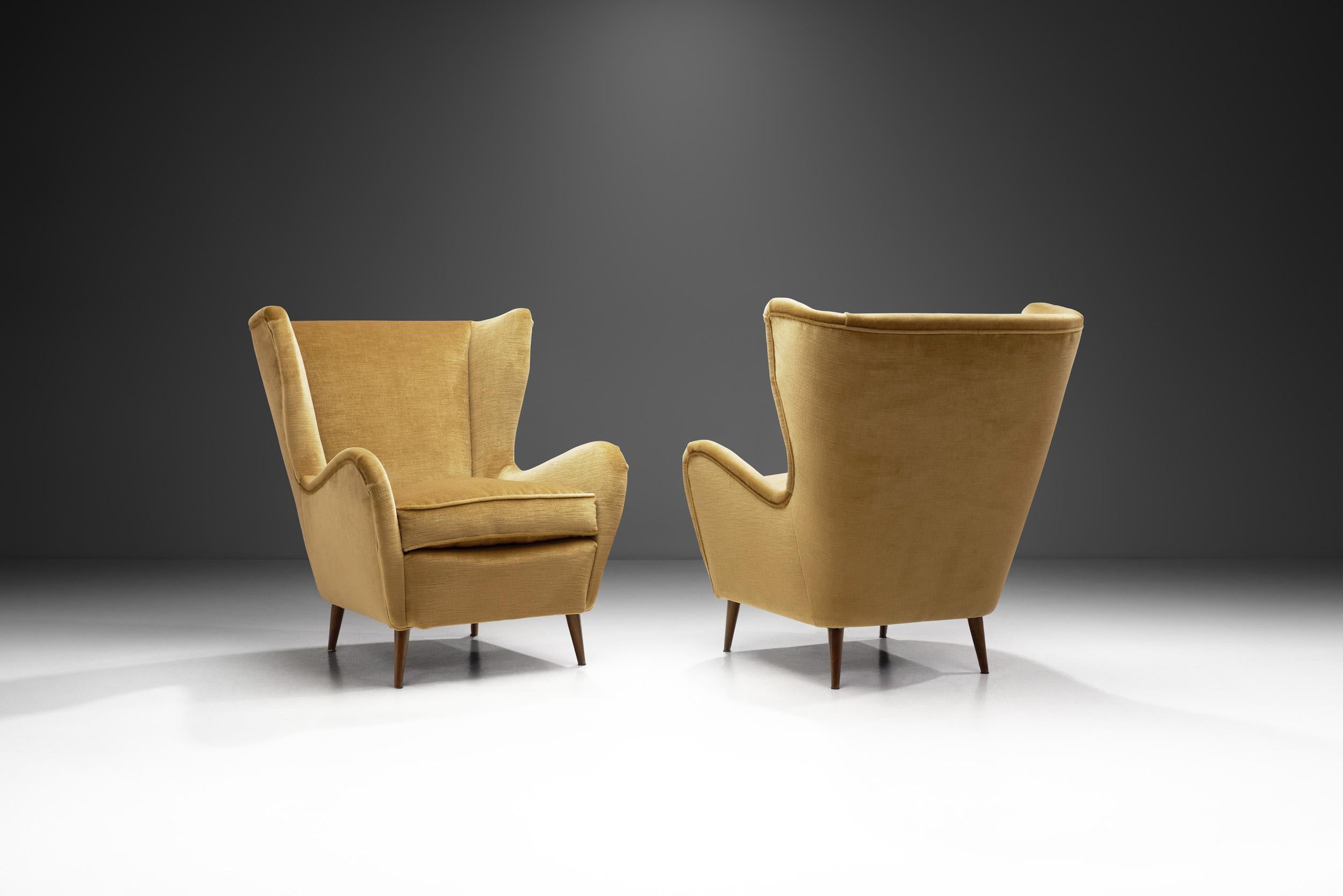 Italian furniture from the mid-century era is defined by an elegant design aesthetic, perfect execution, and exclusivity. This pair of lounge chairs has a design language that is coherent with current times, yet it is also congenial to the wisdom of