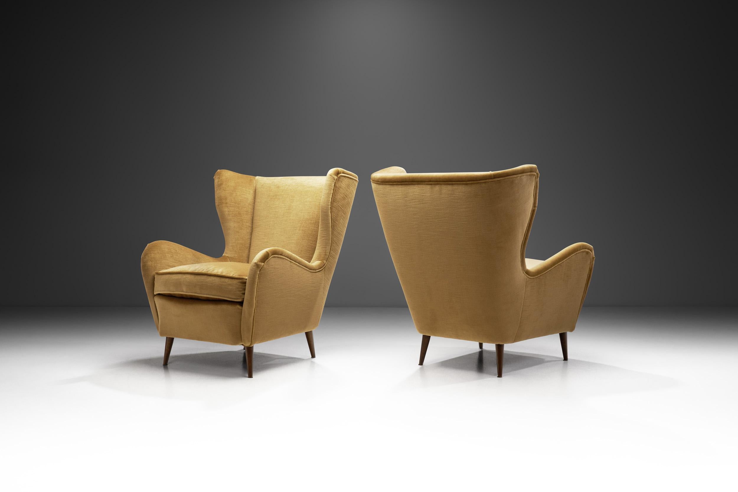 Mid-20th Century Italian Mid-Century Modern Lounge Chairs with Tapered Legs, Italy 1950s