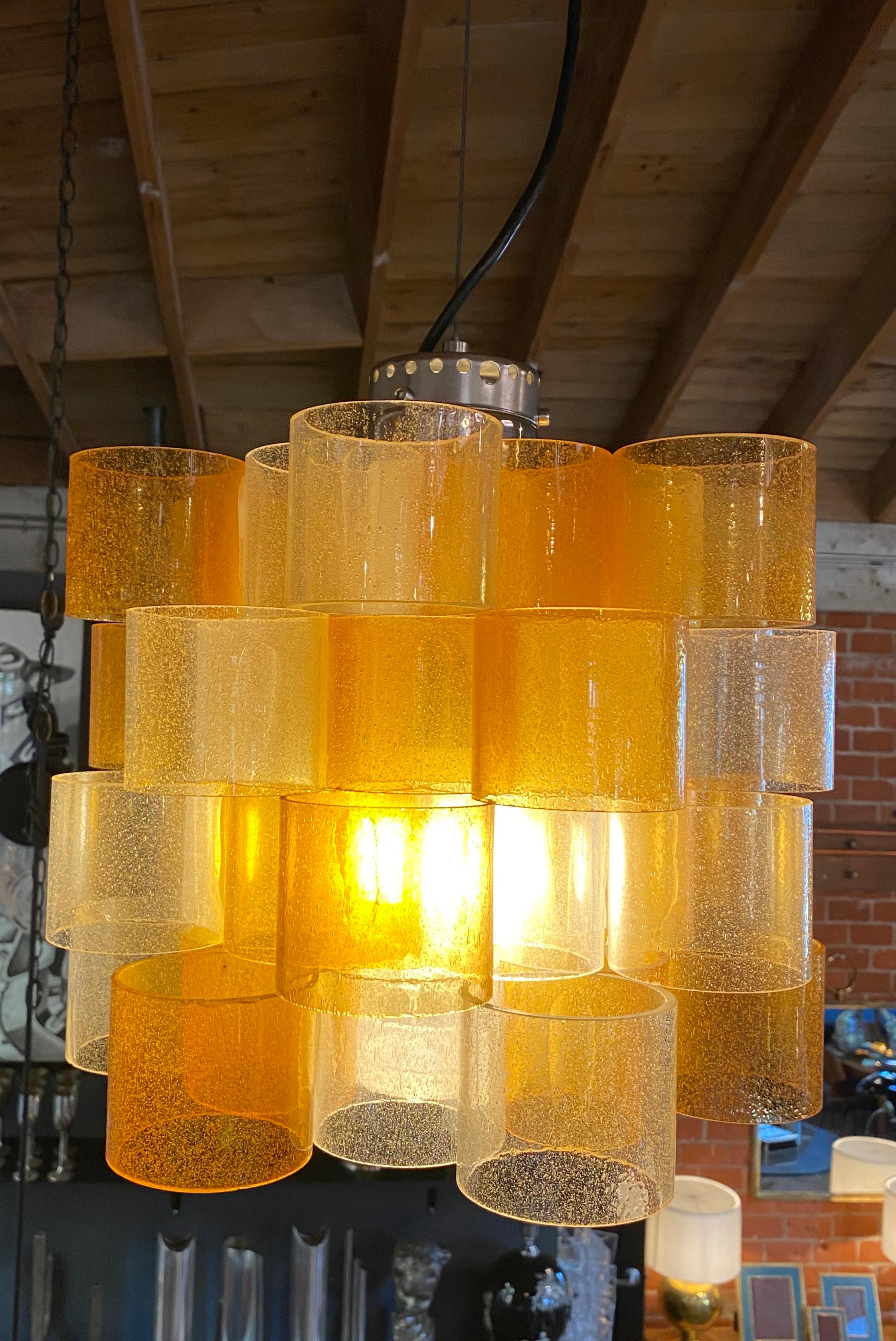 Pendentif italien moderne du milieu du siècle dernier en lucite, 1970 Bon état - En vente à Los Angeles, CA