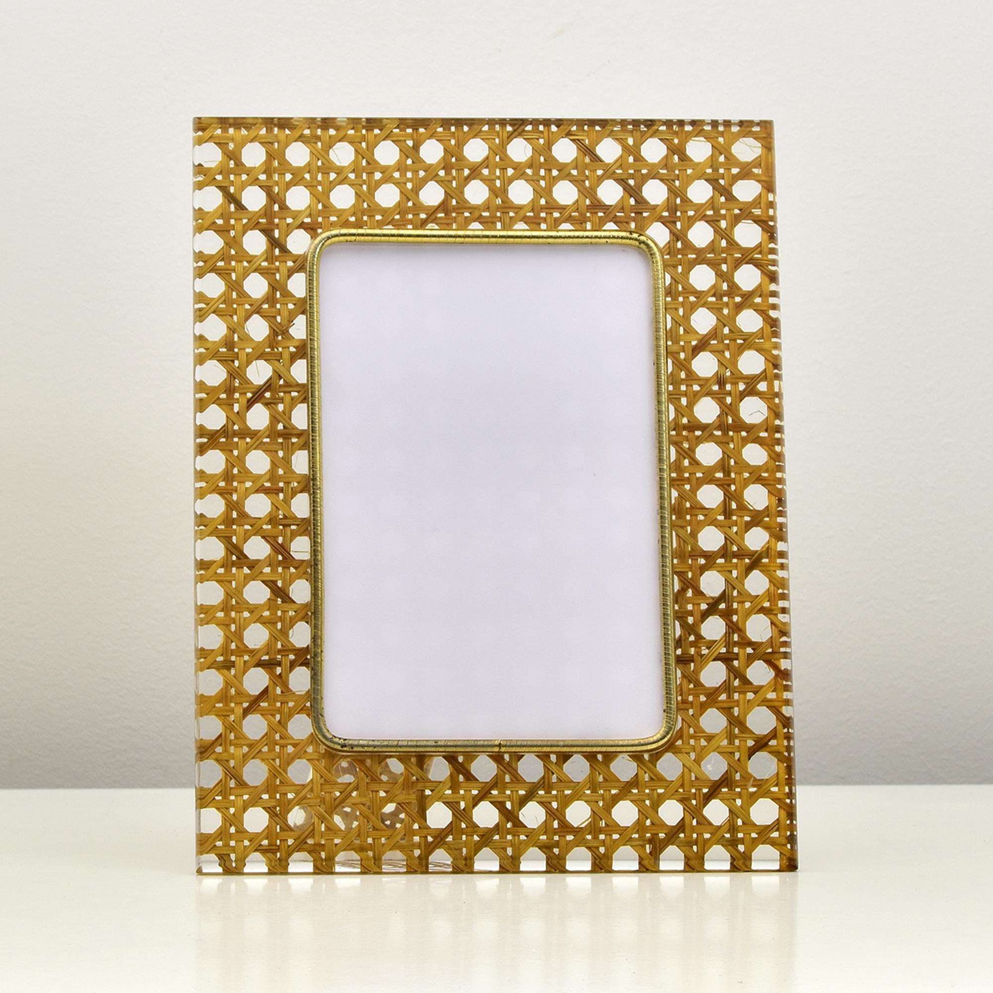 Mid-Century moderno Cornice italiana di metà secolo in lucite e rattan in stile Christian Dior
