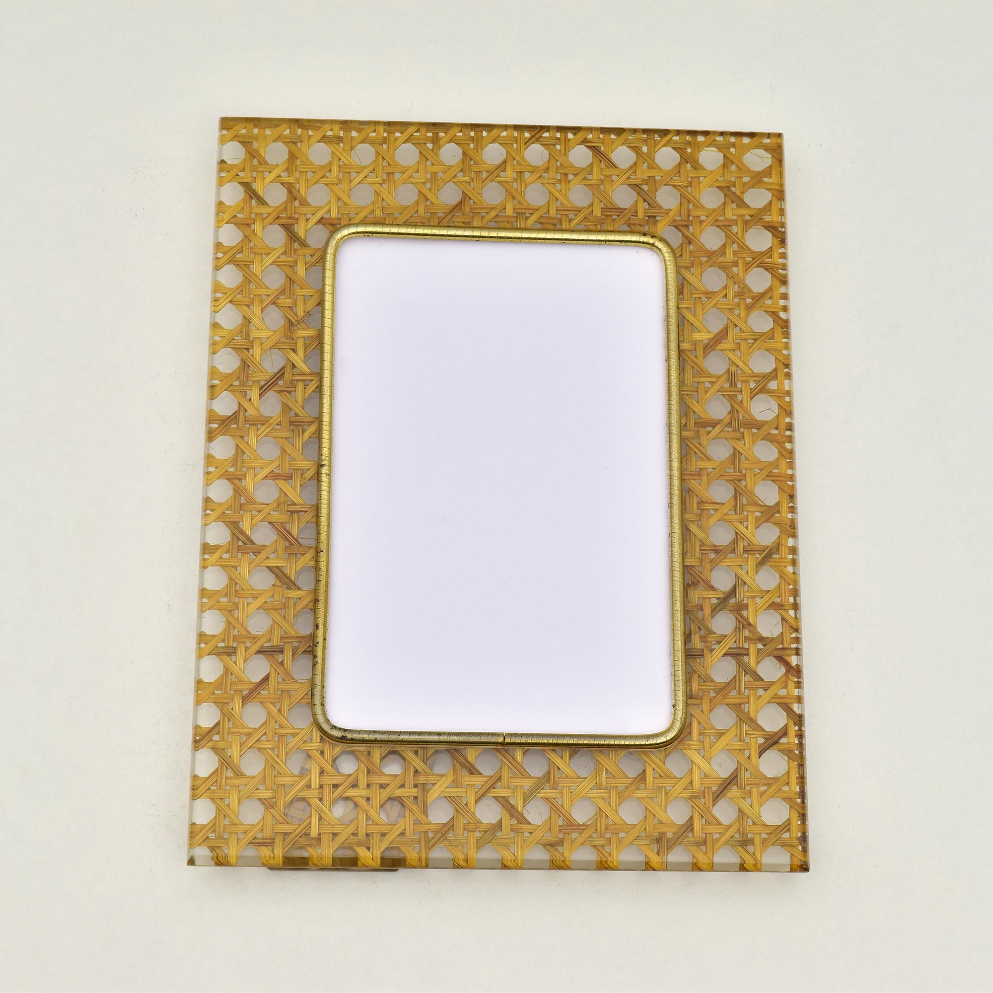 Cornice italiana di metà secolo in lucite e rattan in stile Christian Dior In condizioni buone a Bad Säckingen, DE