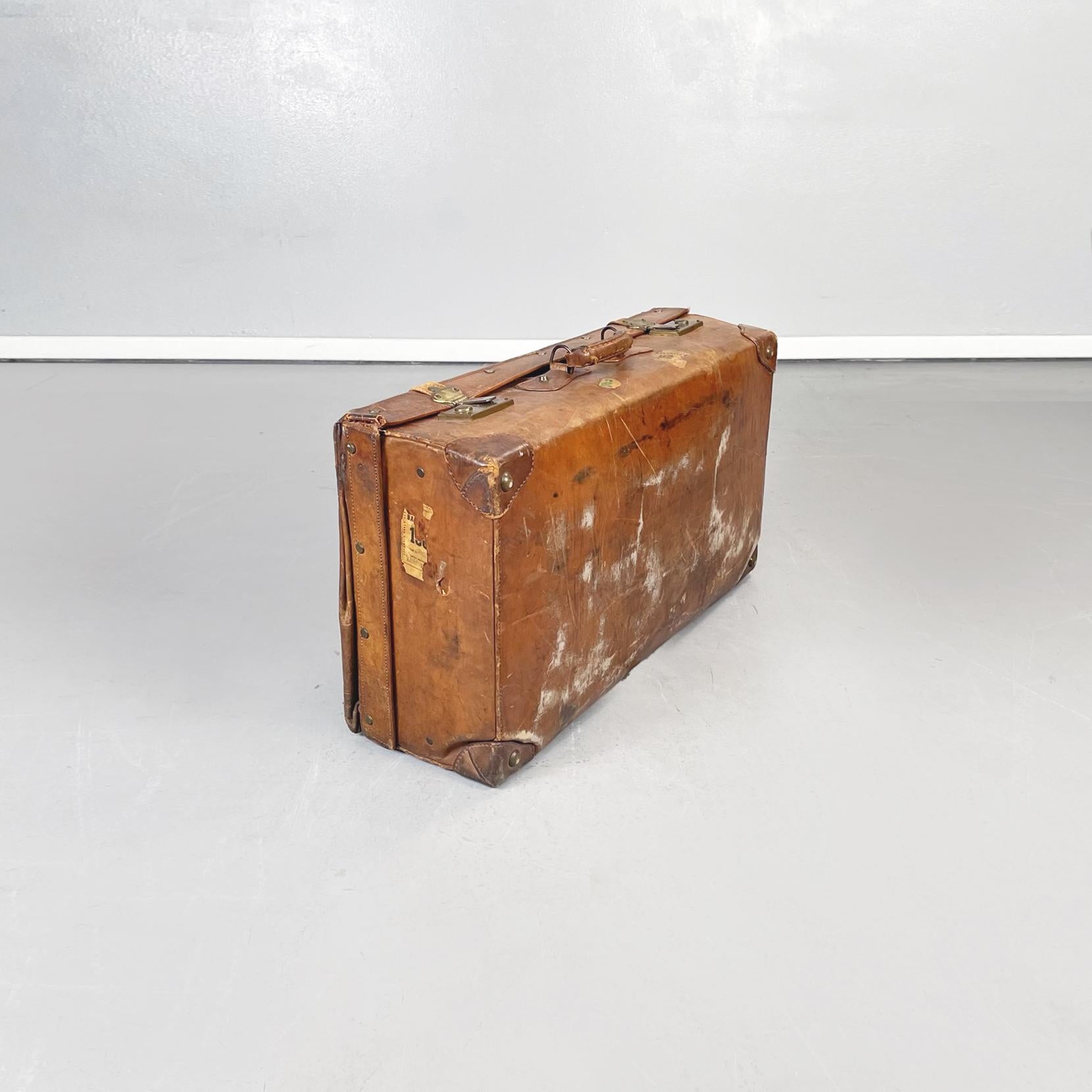 Italian Mid-Century Modern Luggage in brown leather with beige fabric, 1960s
Rectangular suitcase in light brown leather with stickers. Metal closure, handle present. Beige fabric interior with two compartments, one of which with envelope and thin