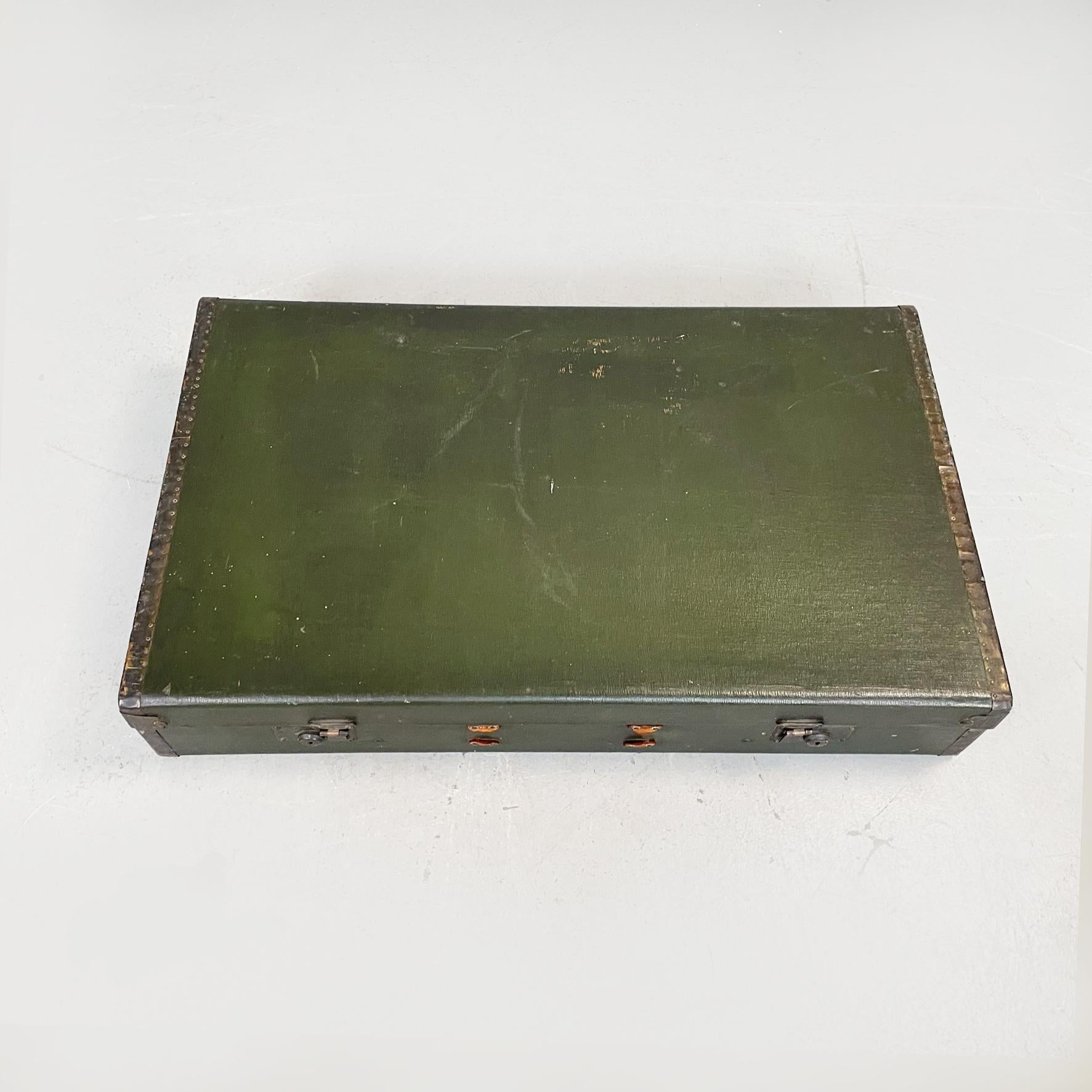 Italian Mid-Century Modern Luggage in Green Leather with Beige Fabric, 1970s For Sale 2
