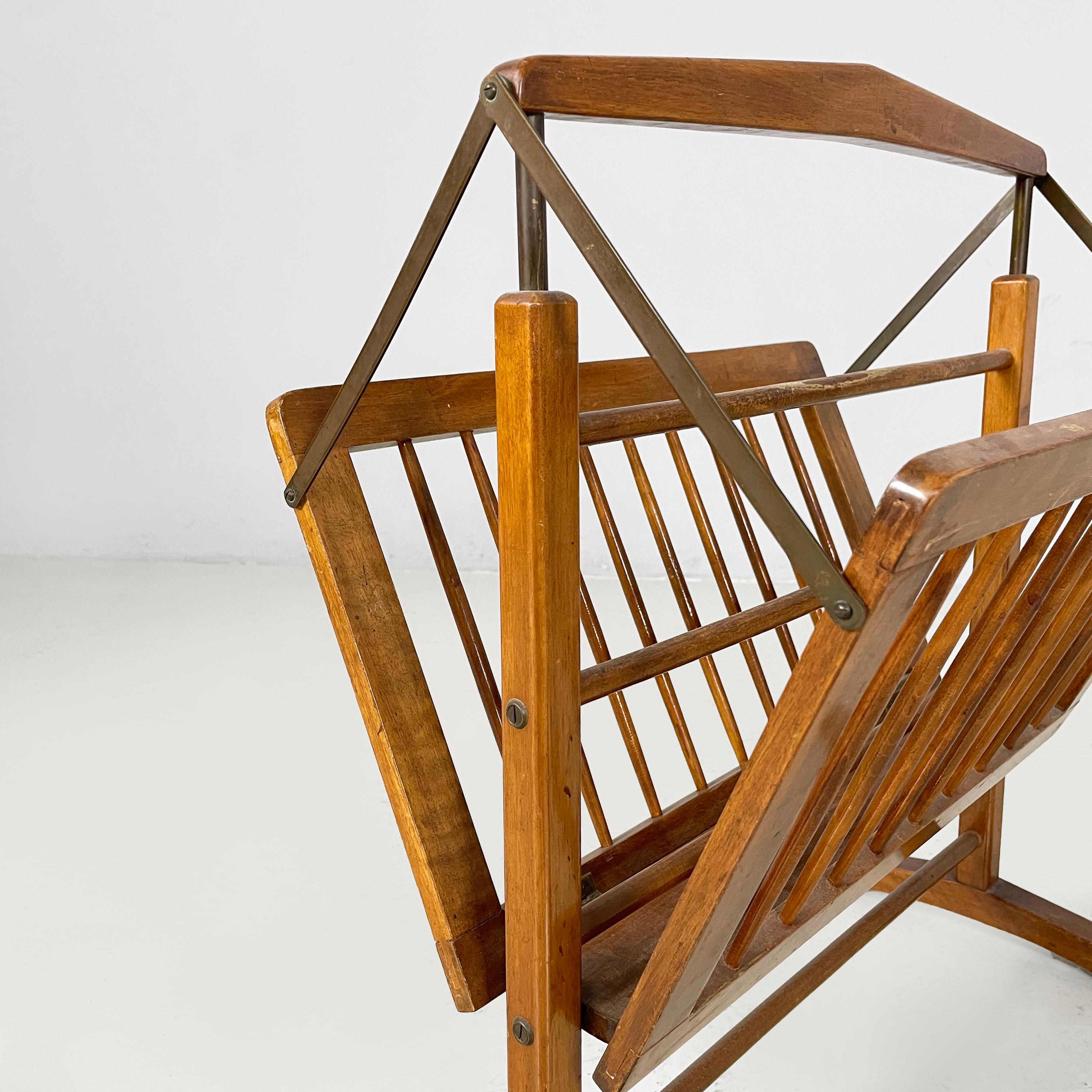 Fine XX secolo Portariviste italiano di metà secolo in legno e ottone brunito, anni '60 in vendita