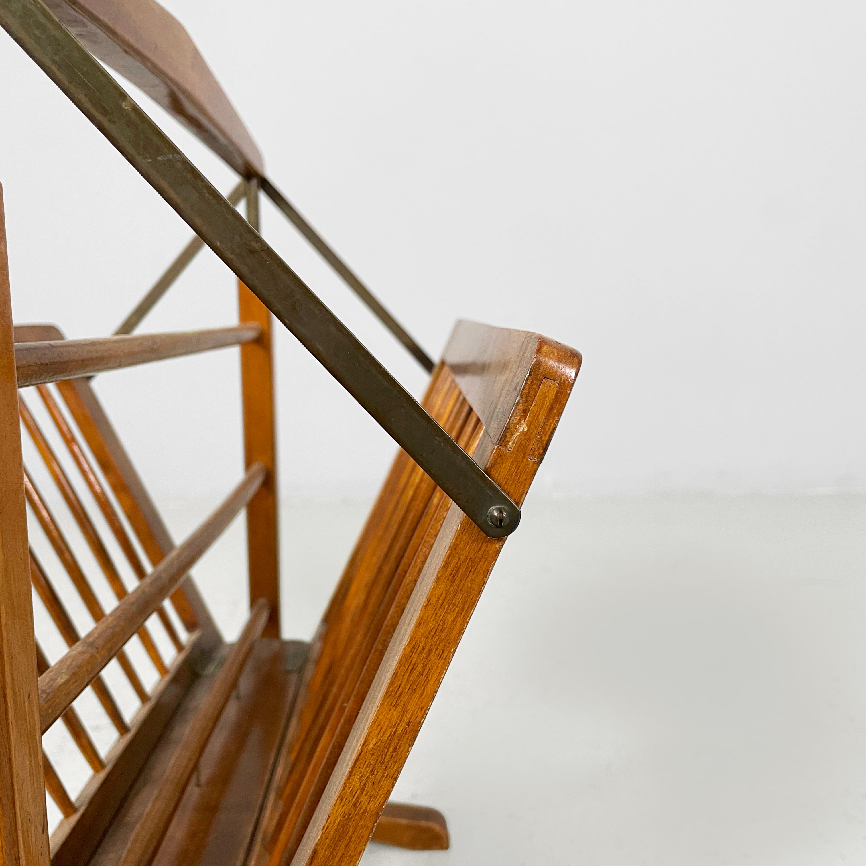 Portariviste italiano di metà secolo in legno e ottone brunito, anni '60 in vendita 1