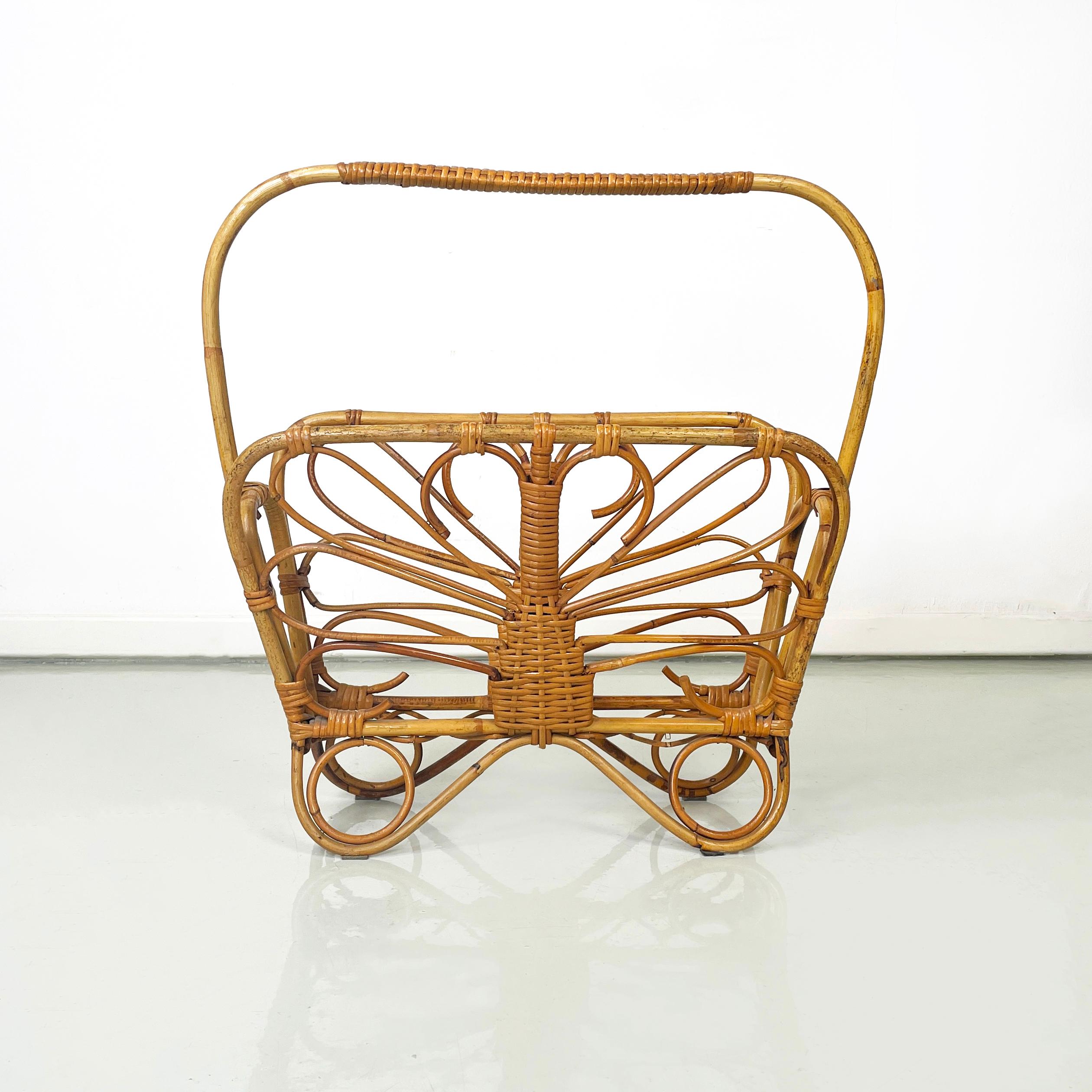 Italian mid-century modern Magazine rack in finely woven rattan with handle, 1960s
Magazine rack entirely structured in curved and finely woven rattan. The magazine section is V-shaped and has a rounded design on both sides. There is a handle at the