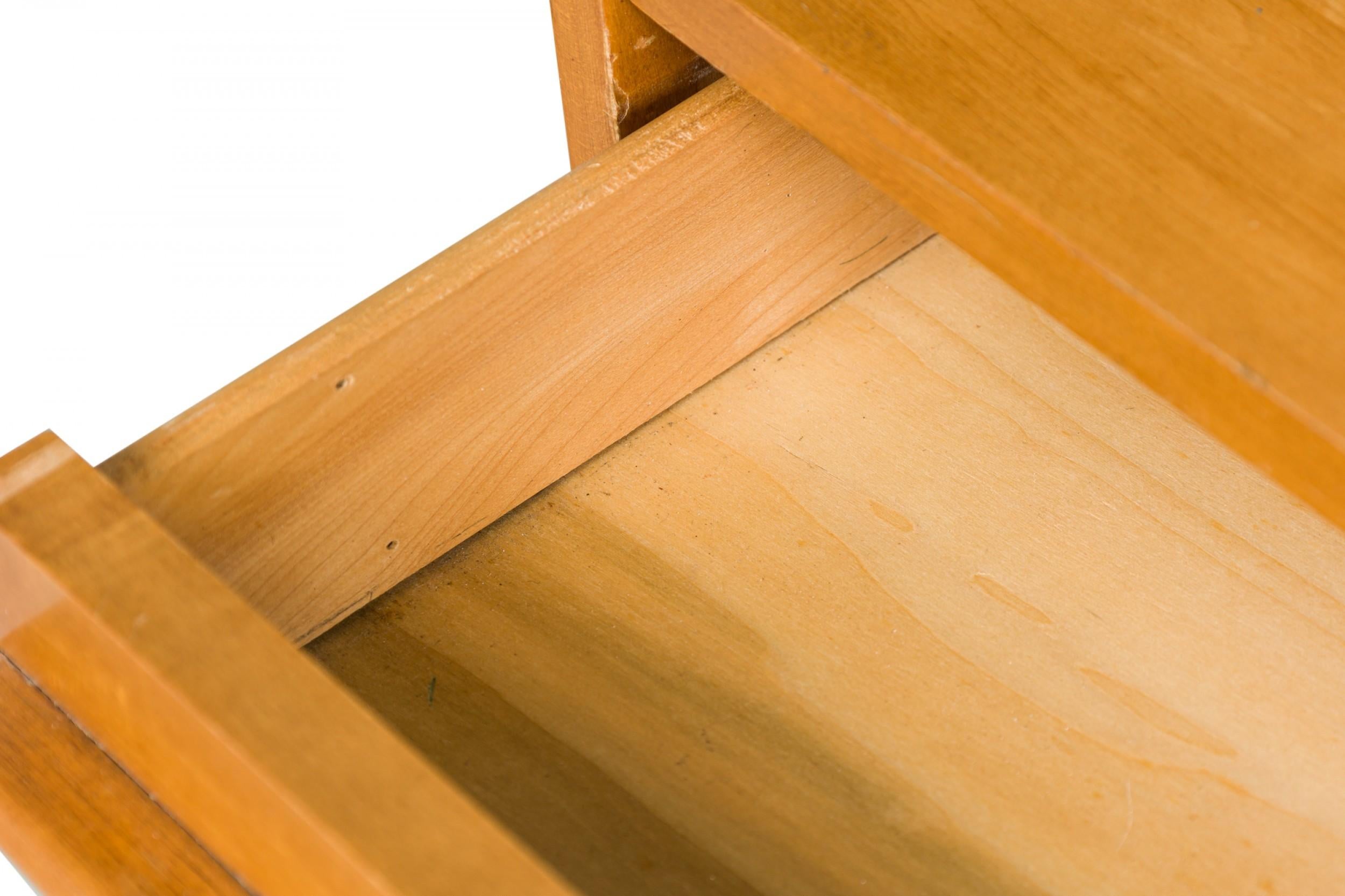 Italienische Mid-Century Modern-Hochkommode aus Ahornholz mit 6 Schubladen im Angebot 3