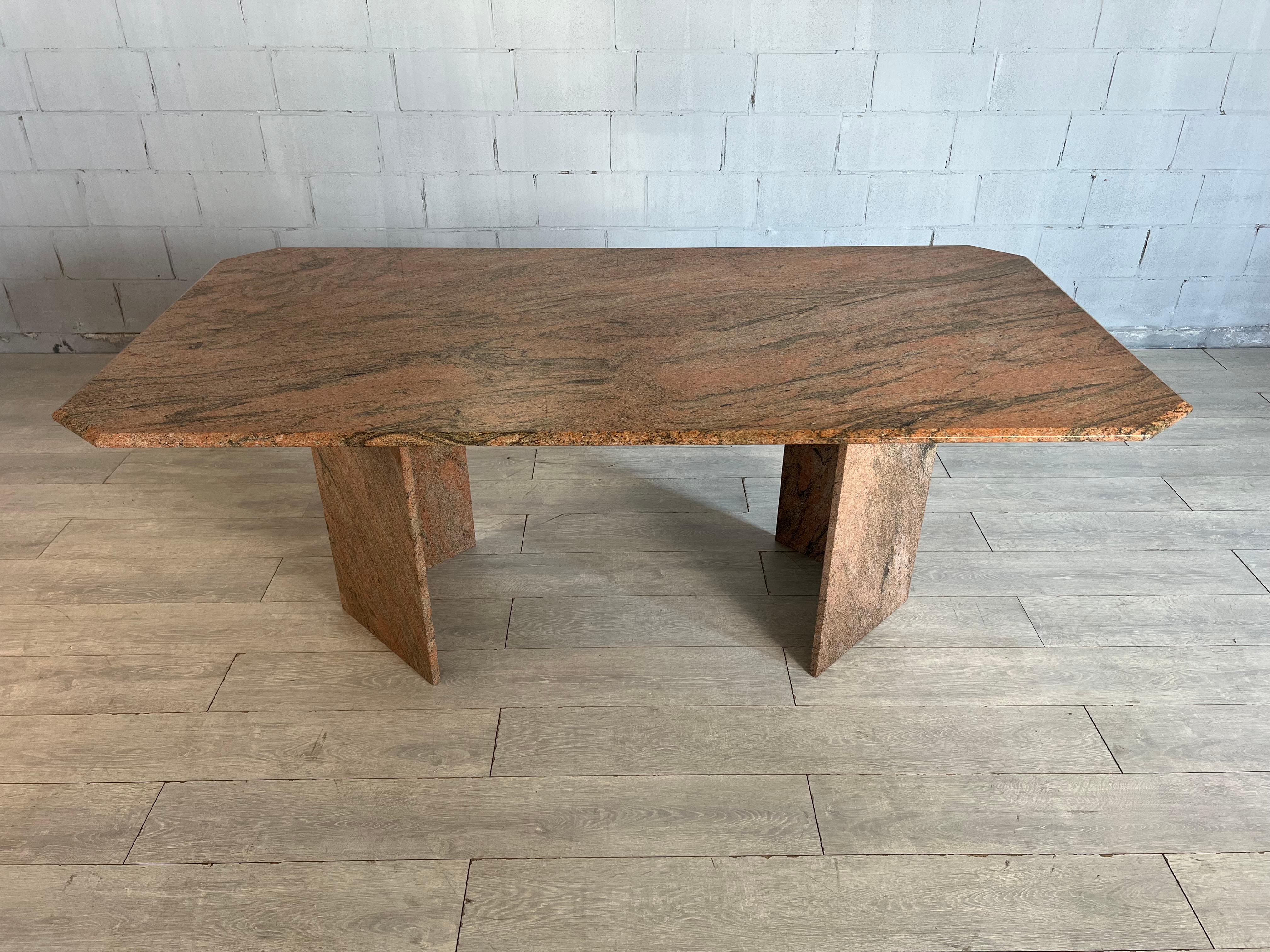 Italian Mid-Century Modern Marble Dining Table In Good Condition For Sale In Bridgeport, CT