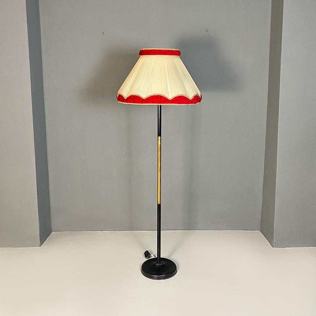 Italian Mid-Century Modern Metal Brass and Beige and Red Fabric Floor Lamp, 1940 In Good Condition For Sale In MIlano, IT