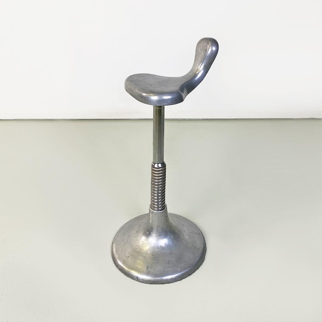Italian Mid-Century Modern metal central stem adjustable stool, 1950s
Stool with elastic seat with metal structure, with round pedestal with central stem composed of an elastic upper part. Seat with a contoured shape, with manually adjustable