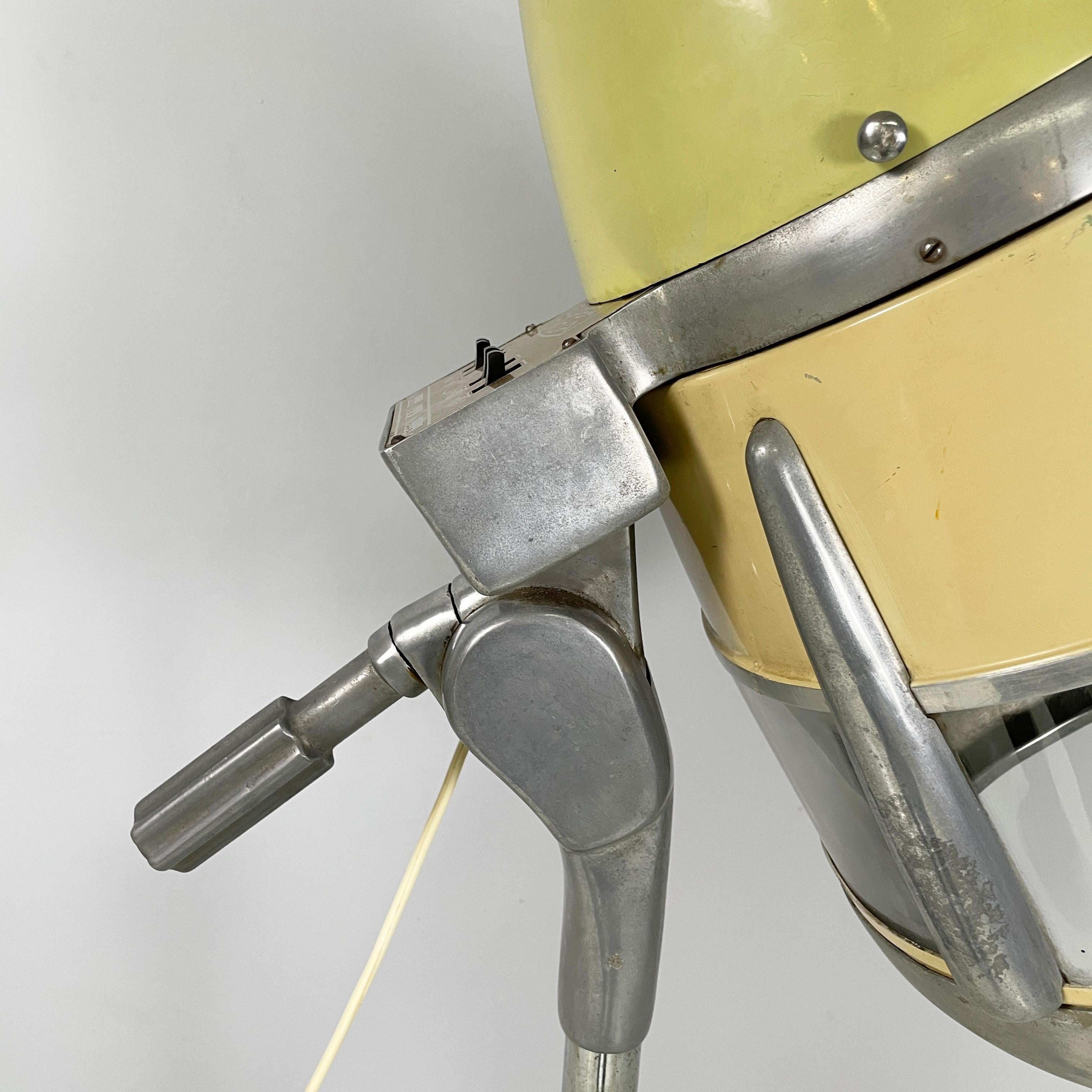 Casco da parrucchiere italiano di metà secolo in metallo, anni '50 in vendita 3