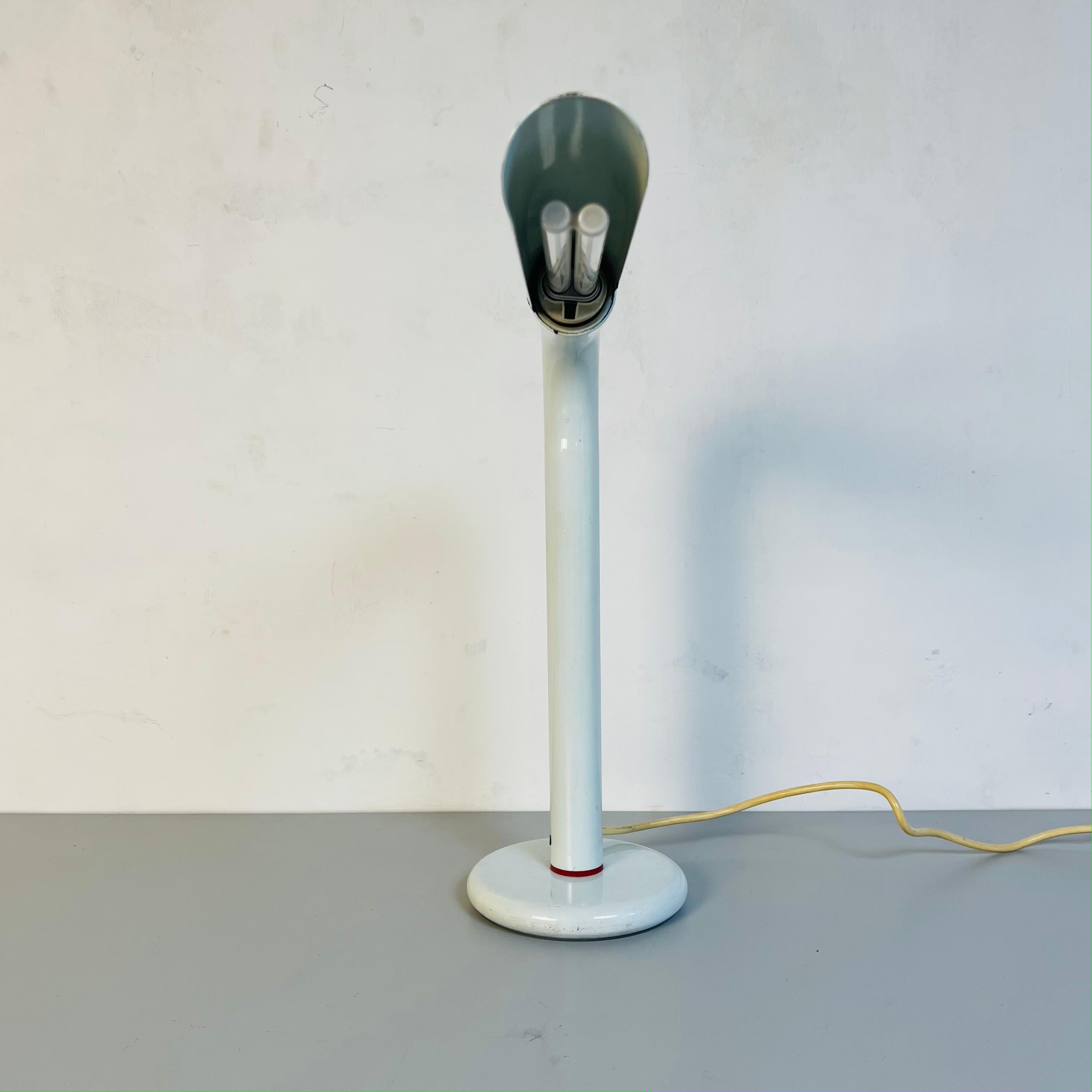 Italian Mid-Century Modern Metal Table Lamp in White and Red Details, 1970s For Sale 2
