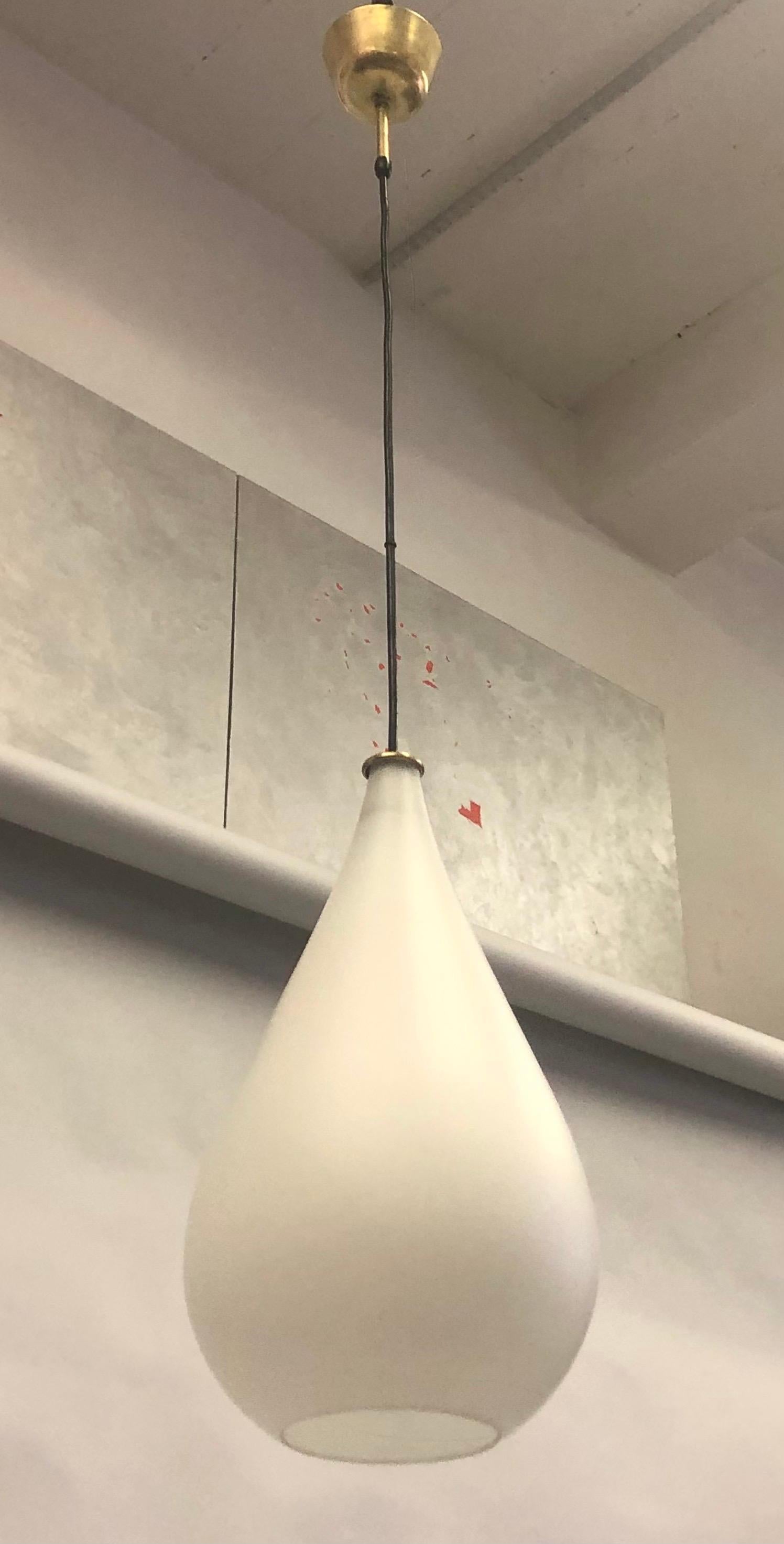 Hand-Crafted Italian Mid-Century Modern Milk Glass Pendant by Max Ingrand for Fontana Arte For Sale