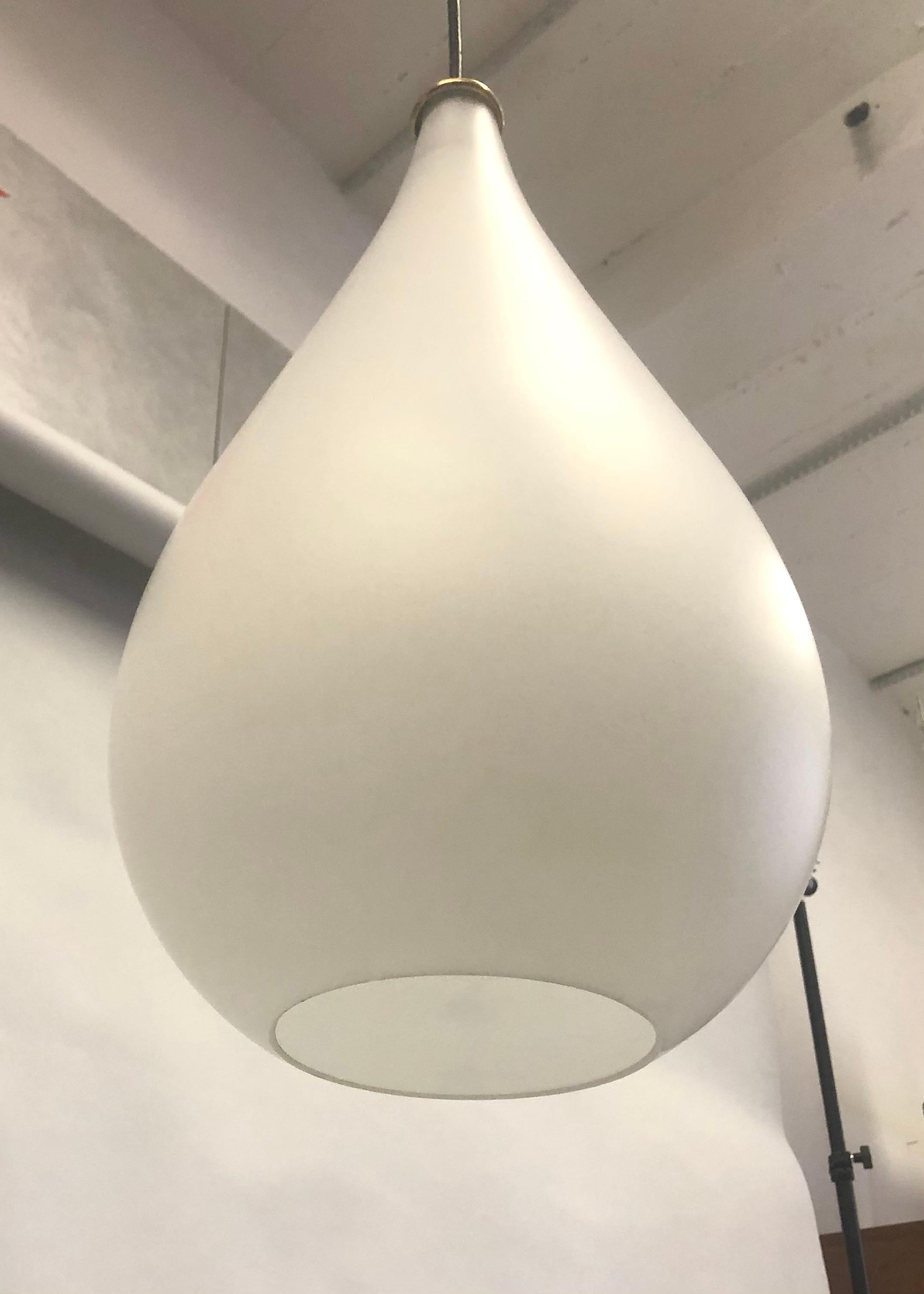 20th Century Italian Mid-Century Modern Milk Glass Pendant by Max Ingrand for Fontana Arte For Sale