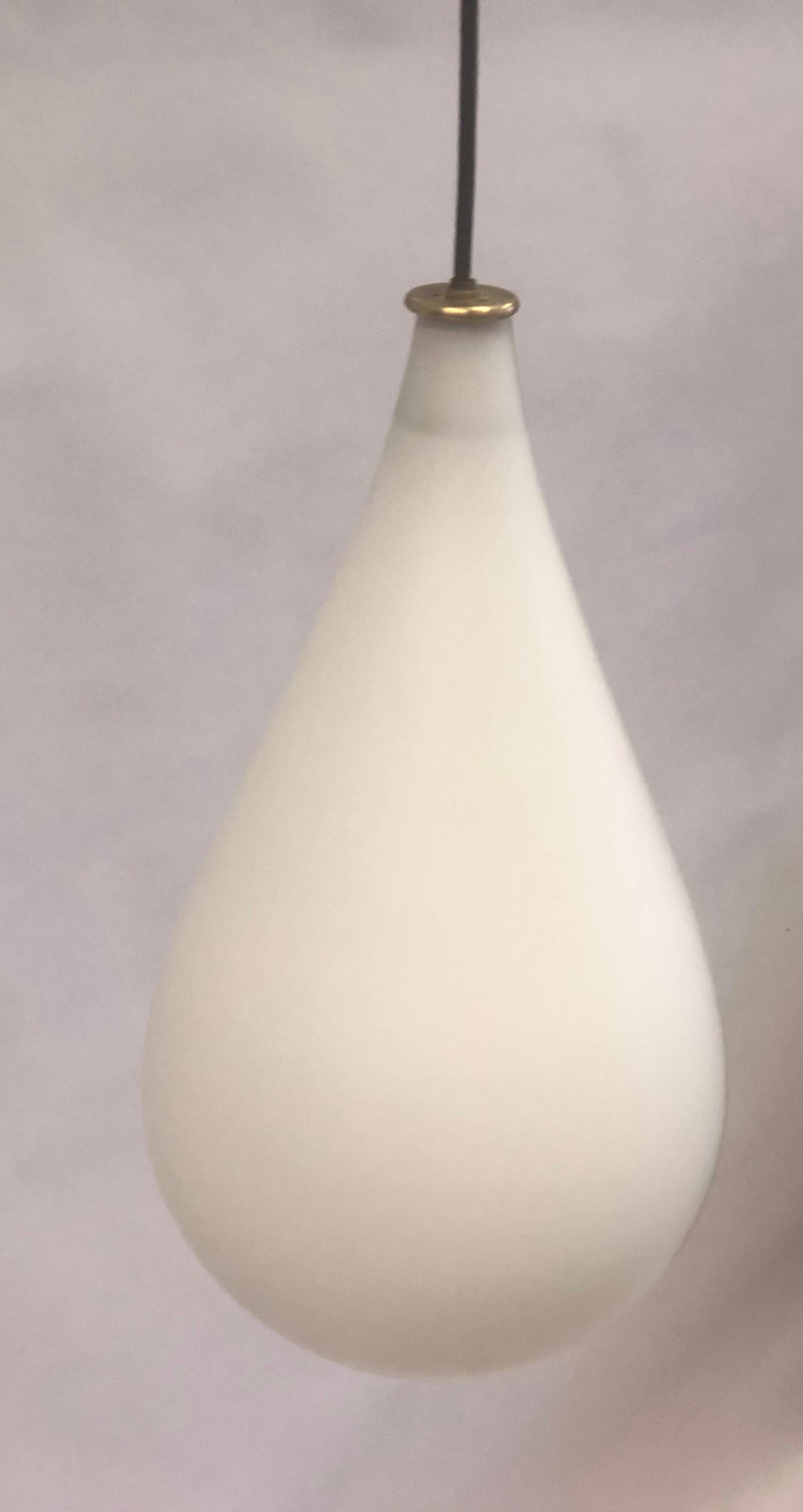 Italian Mid-Century Modern Milk Glass Pendant by Max Ingrand for Fontana Arte For Sale 2