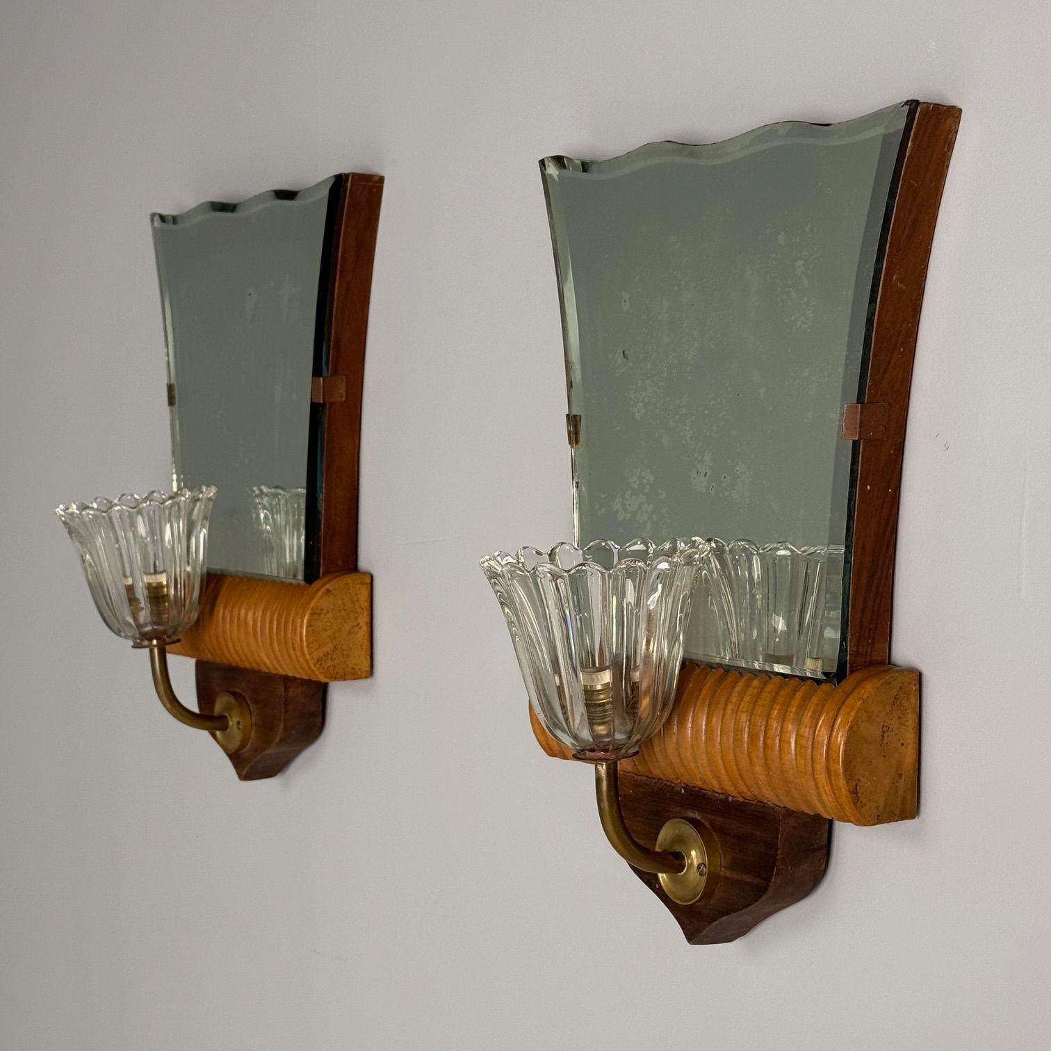 Italienische Mid-Century-Modern-Wandleuchter, verspiegelt, Messing, Holz, Italien, 1940er Jahre im Zustand „Gut“ im Angebot in Manhasset, NY