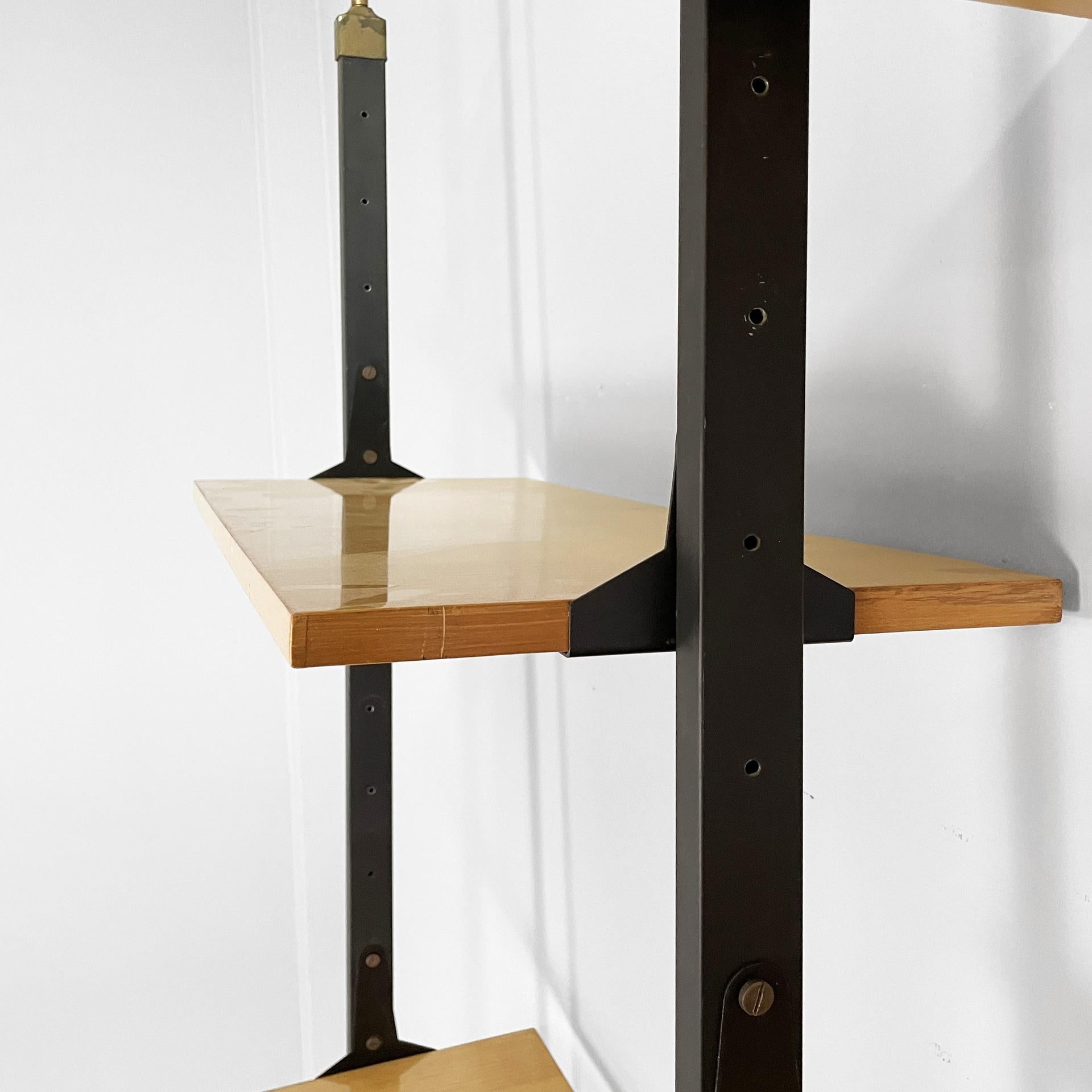 Italian mid-century modern modular bookcase in wood and black metal, 1960s in vendita 9