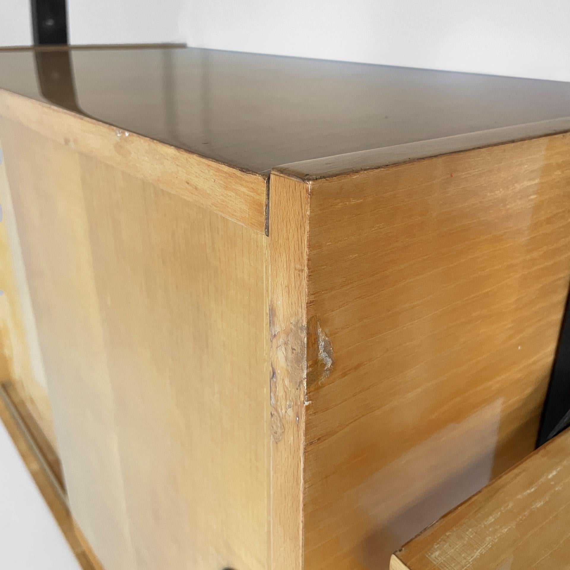 Italian mid-century modern modular bookcase in wood and black metal, 1960s in vendita 3