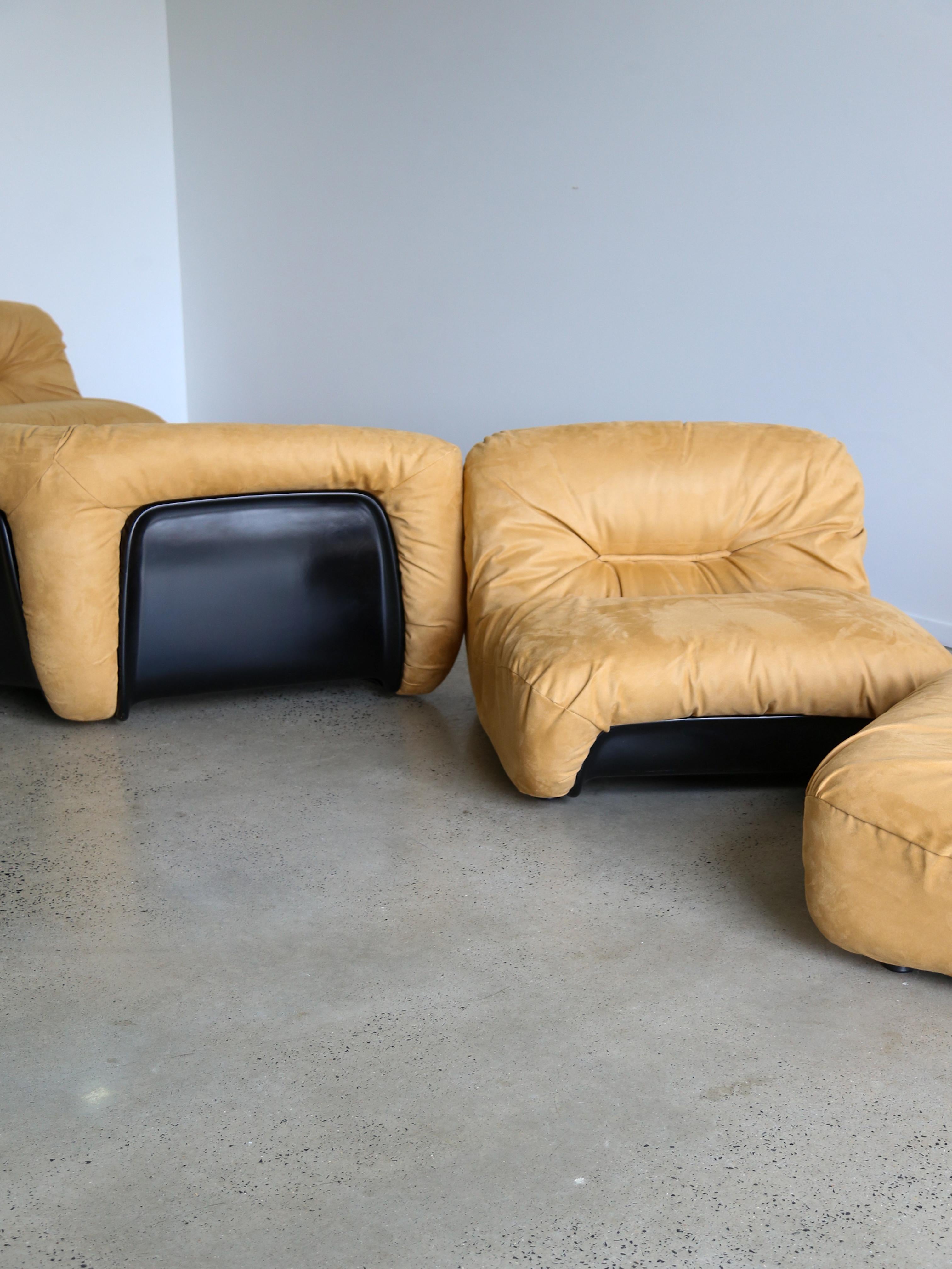 Mid-20th Century Italian Mid Century Modern Modular Sofa By Diego Mattu for P1 1960s For Sale