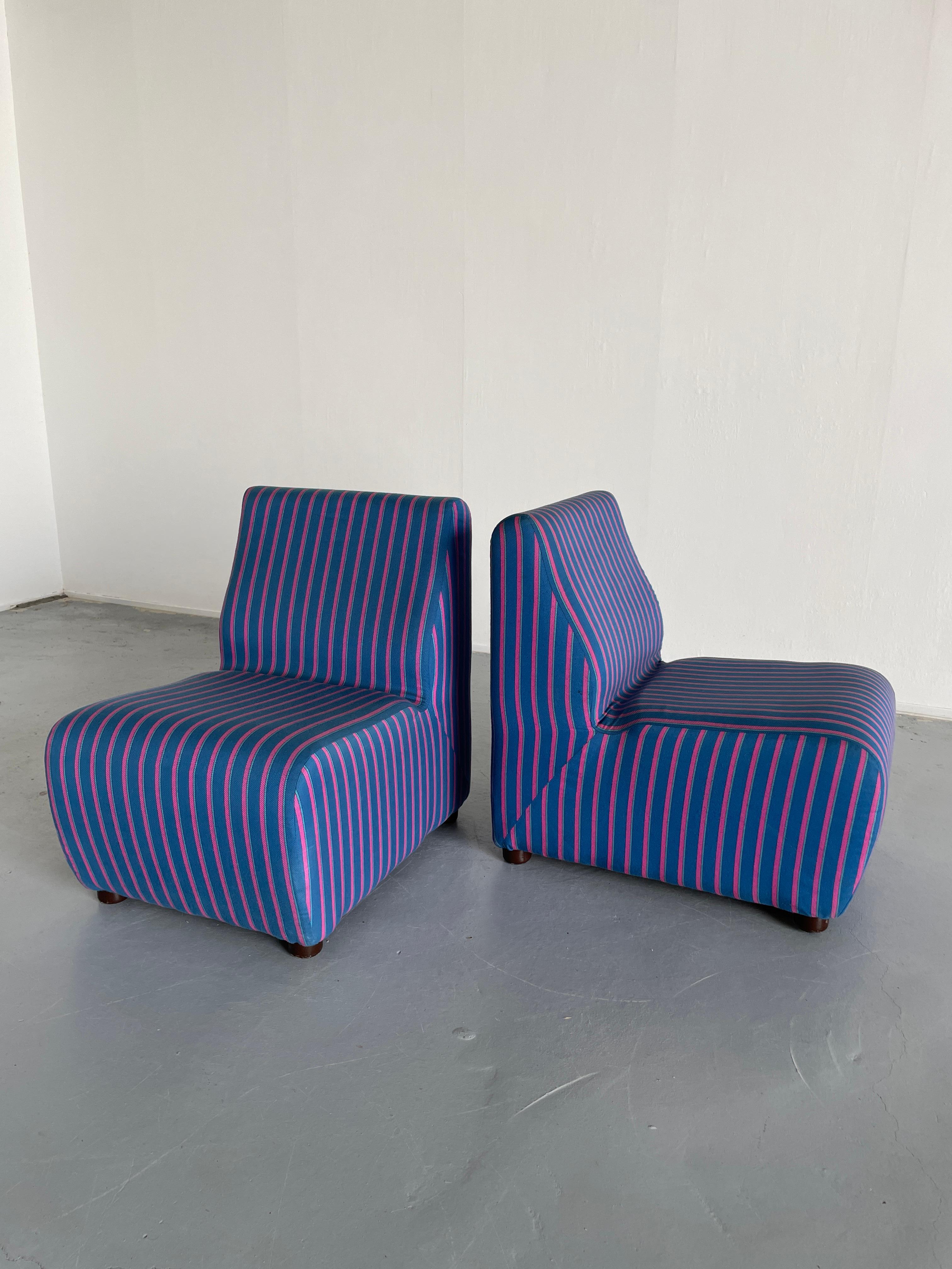 Design your own vintage Italian modular sofa!

A stunning twenty-piece Mid-Century-Modern modular sofa in blue striped upholstery. With modules sold per piece, you can create your own modular seating sets. Made from moulded foam and a metal