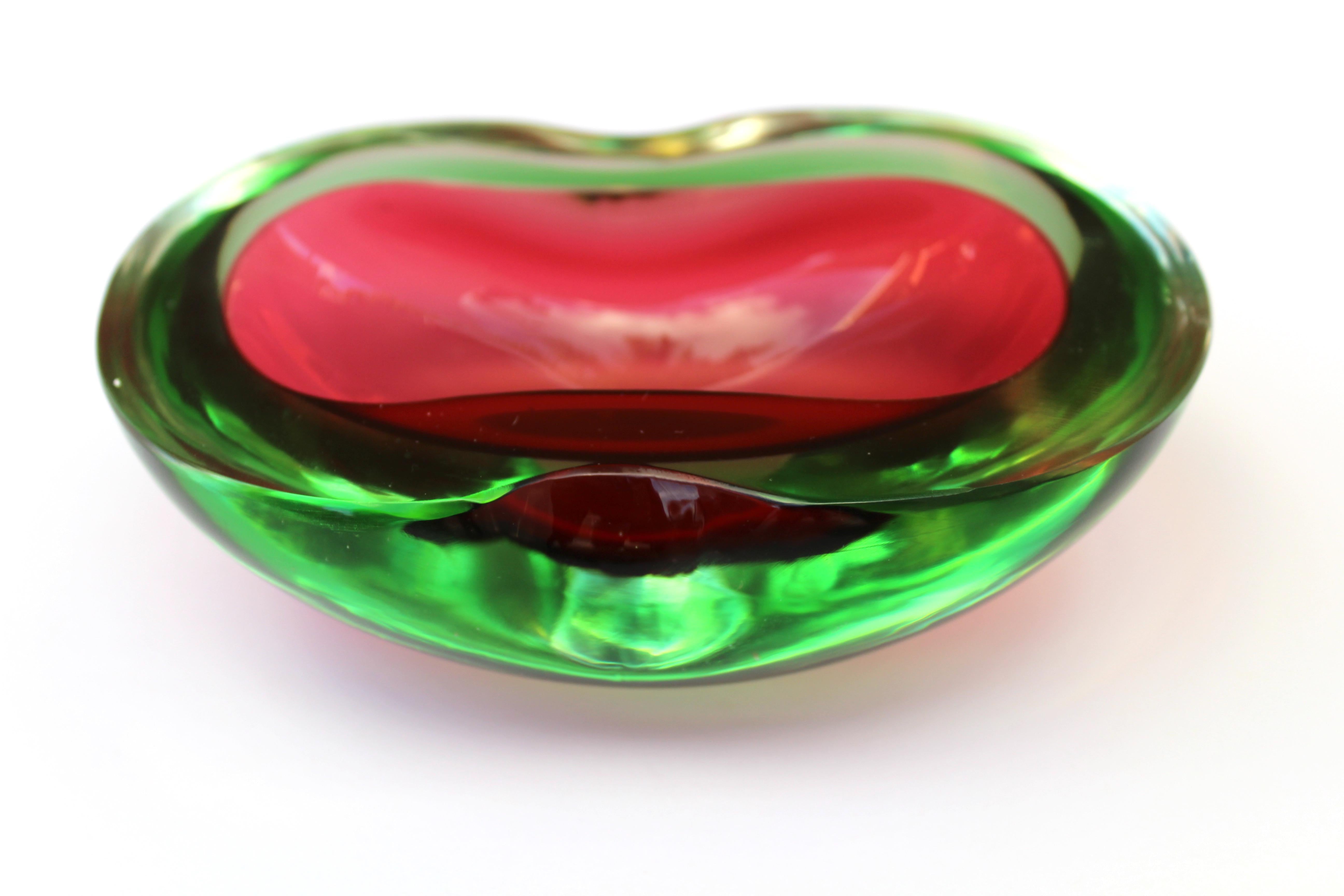 Italian Mid-Century Modern Murano Glass Ashtray or Bowl in Red and Green 3
