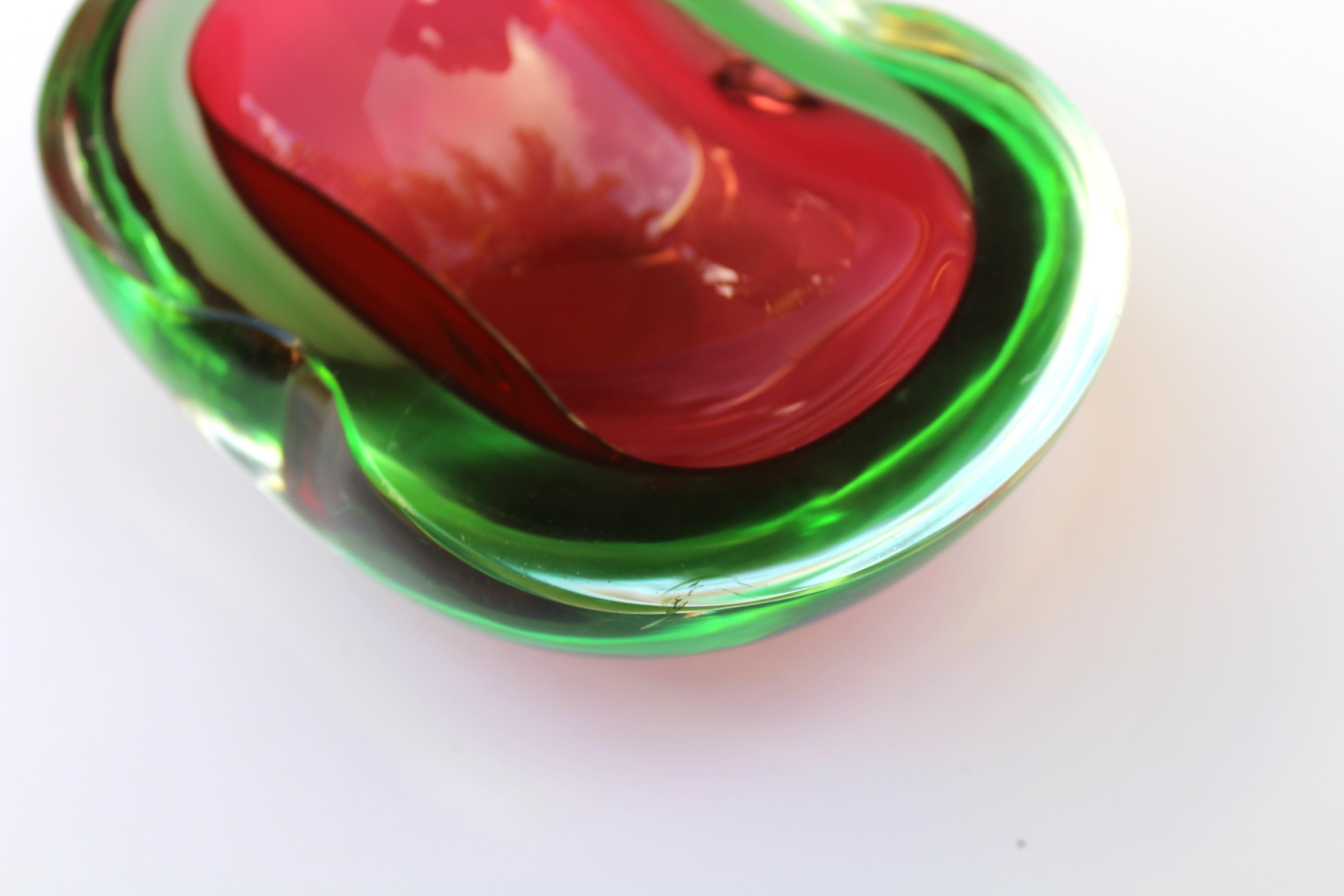 Italian Mid-Century Modern Murano Glass Ashtray or Bowl in Red and Green In Good Condition In Fort Lauderdale, FL