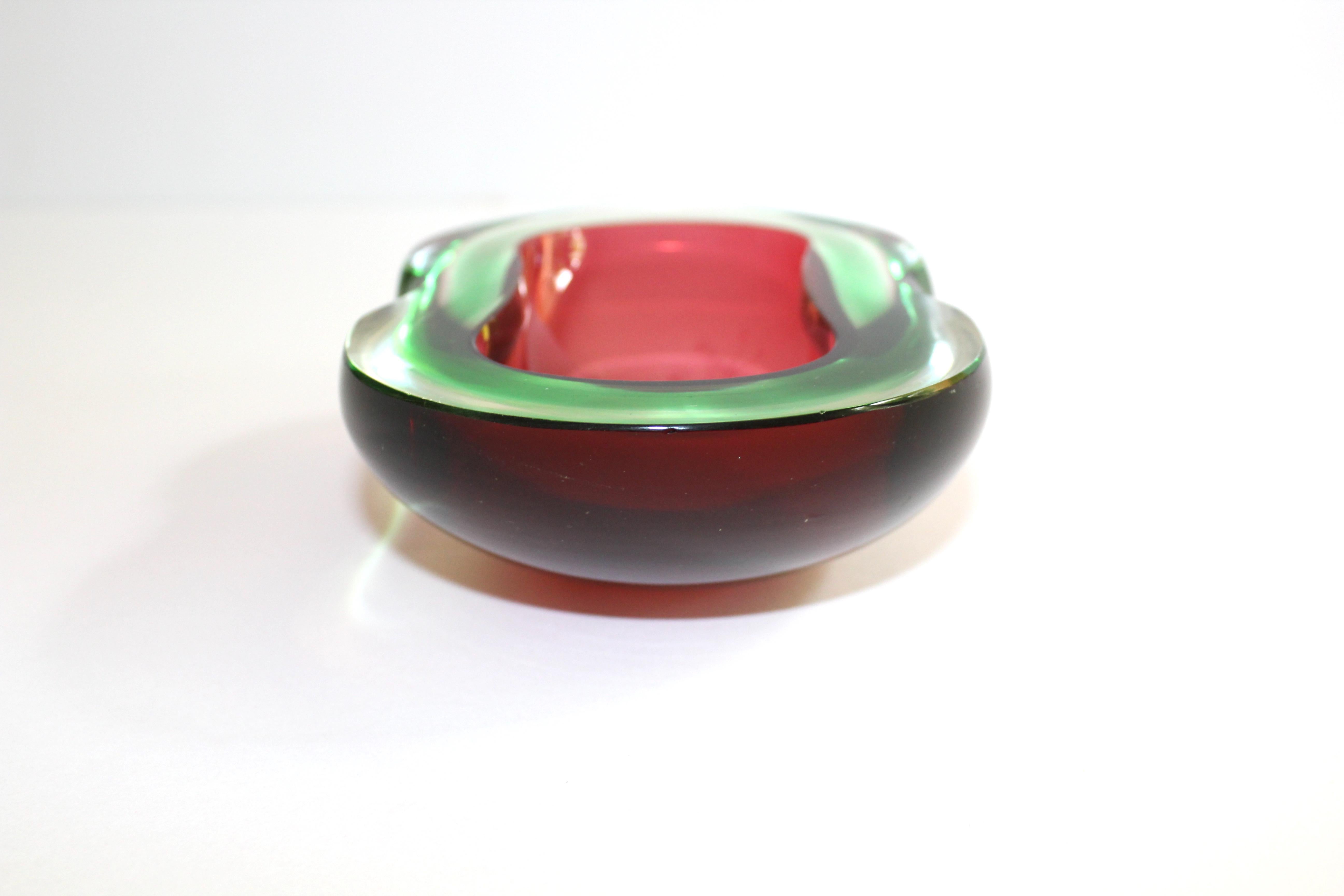 Mid-20th Century Italian Mid-Century Modern Murano Glass Ashtray or Bowl in Red and Green