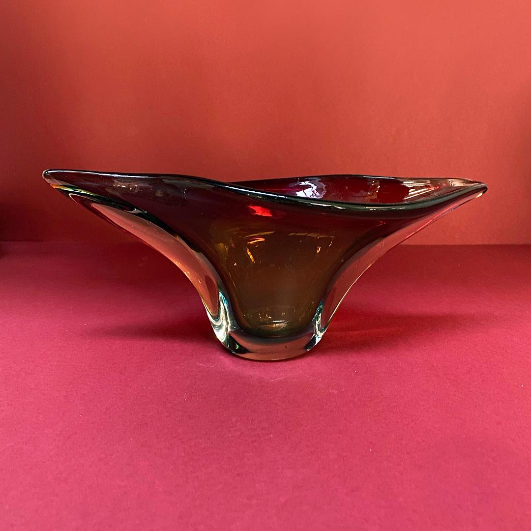 Italian Mid-Century Modern Murano glass centerpiece Sommersi series, 1960s
Murano glass centerpiece from the I Sommersi series, red with shades and irregular shape, 1960s.

Very good condition.

Measures: 27 x 9 x 10 H cm.