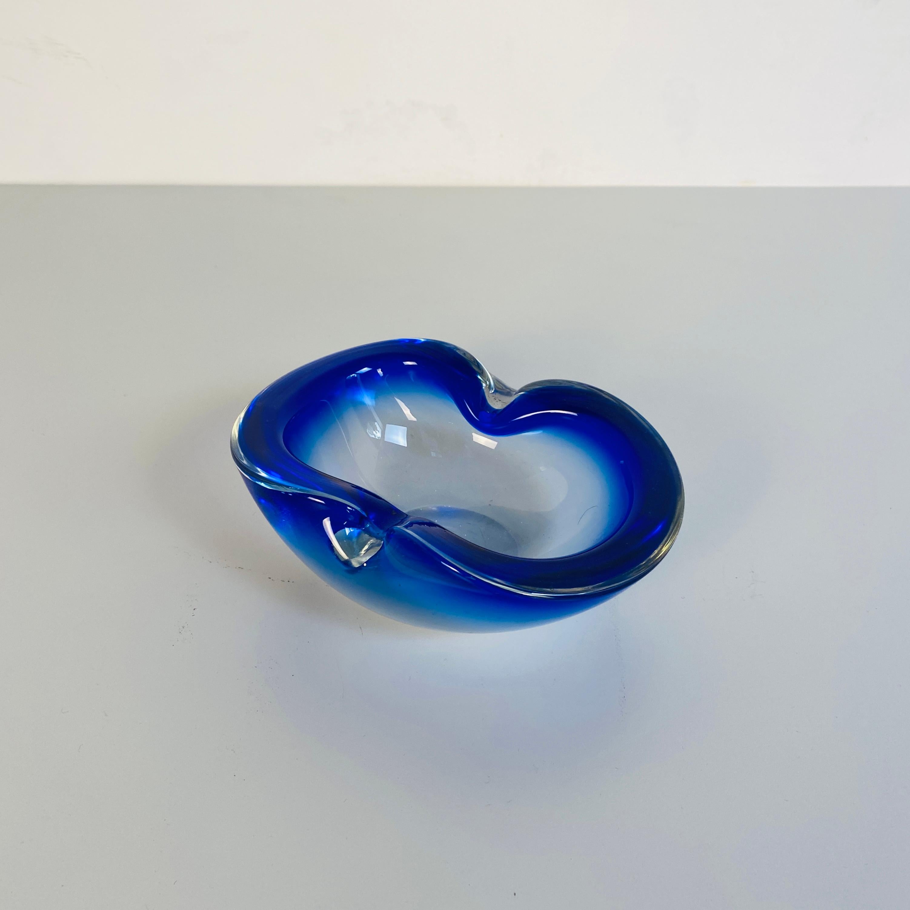 Italian Mid-Century Modern Murano Glass Oval Object Holder in Blue, 1970s In Good Condition For Sale In MIlano, IT