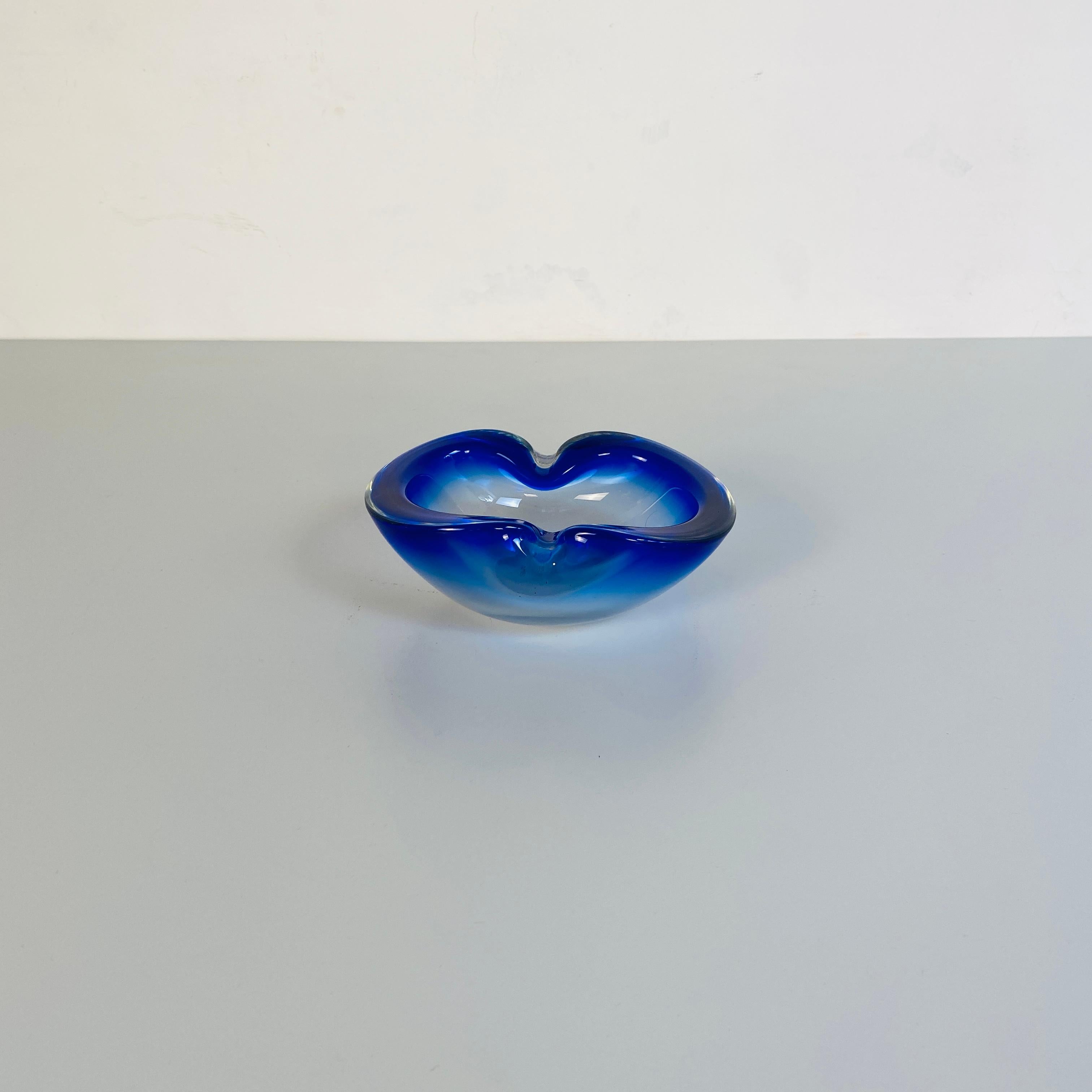 Italian Mid-Century Modern Murano Glass Oval Object Holder in Blue, 1970s For Sale 3