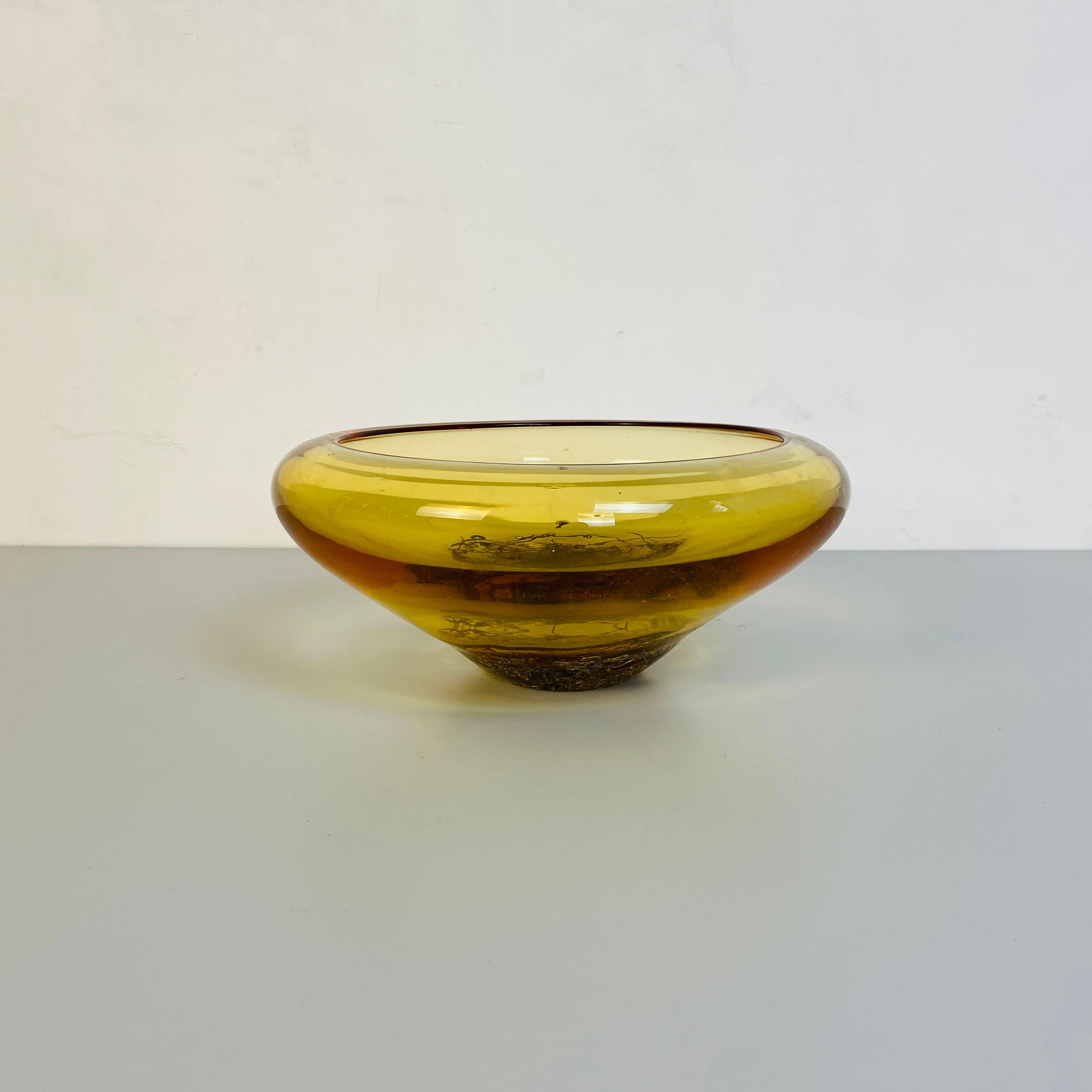 Italian Mid-Century Modern Murano Glass Yellow Bowl, 1970s In Good Condition For Sale In MIlano, IT