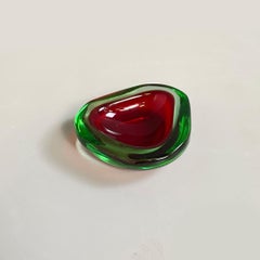 Italian mid-century modern Murano red and green rounded glass ashtray, 1970s