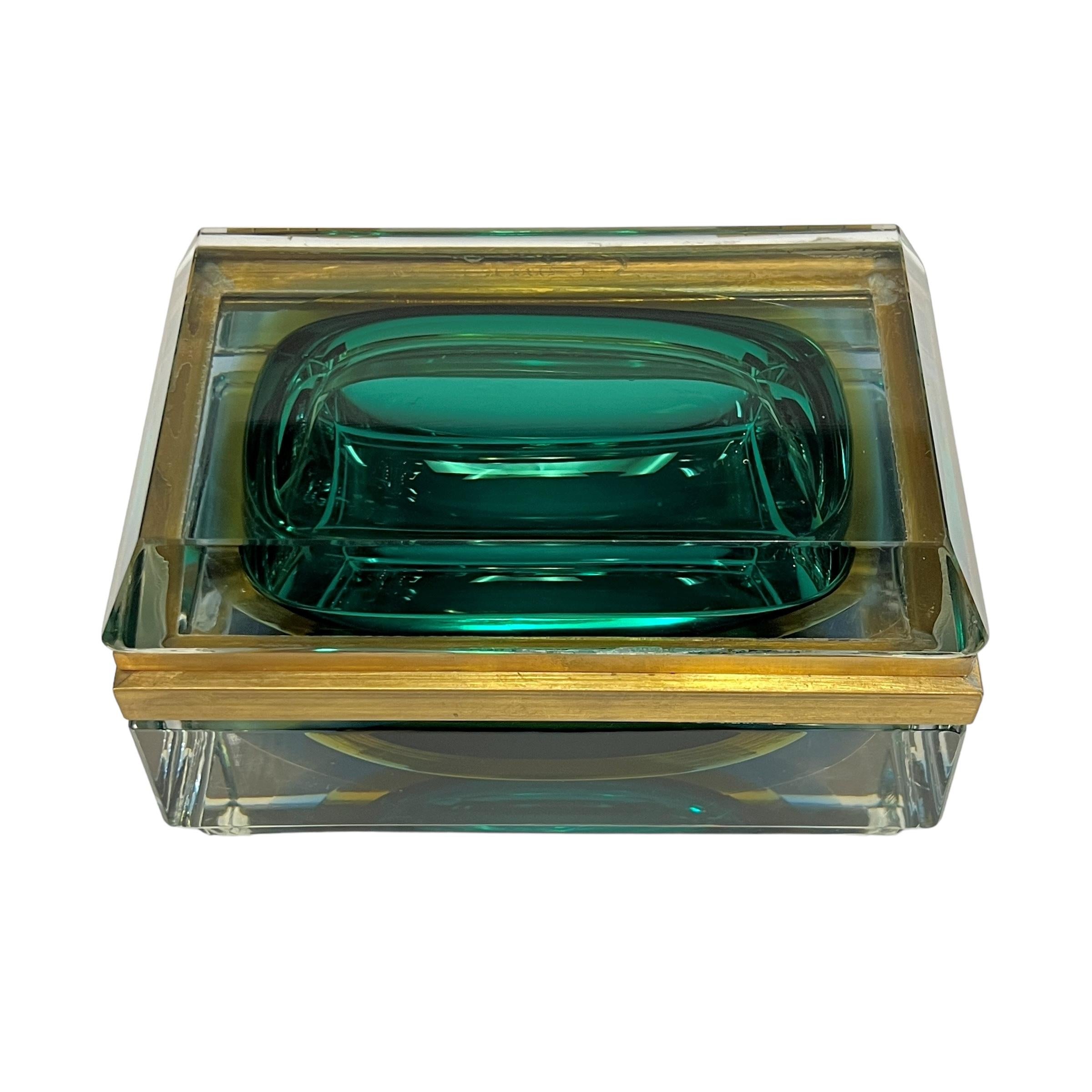 Caja de baratijas italiana de cristal artístico Murano Sommerso de mediados del siglo XX en venta 3