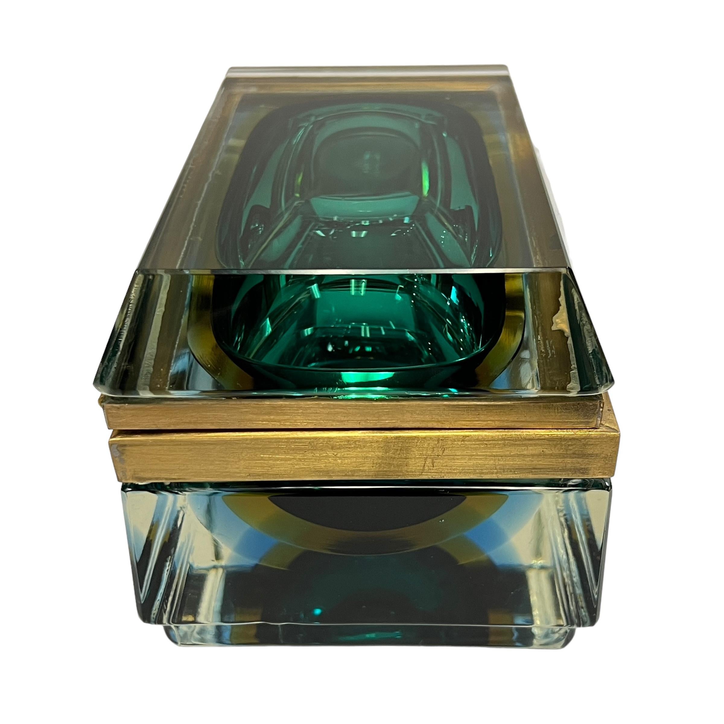 Caja de baratijas italiana de cristal artístico Murano Sommerso de mediados del siglo XX en venta 4