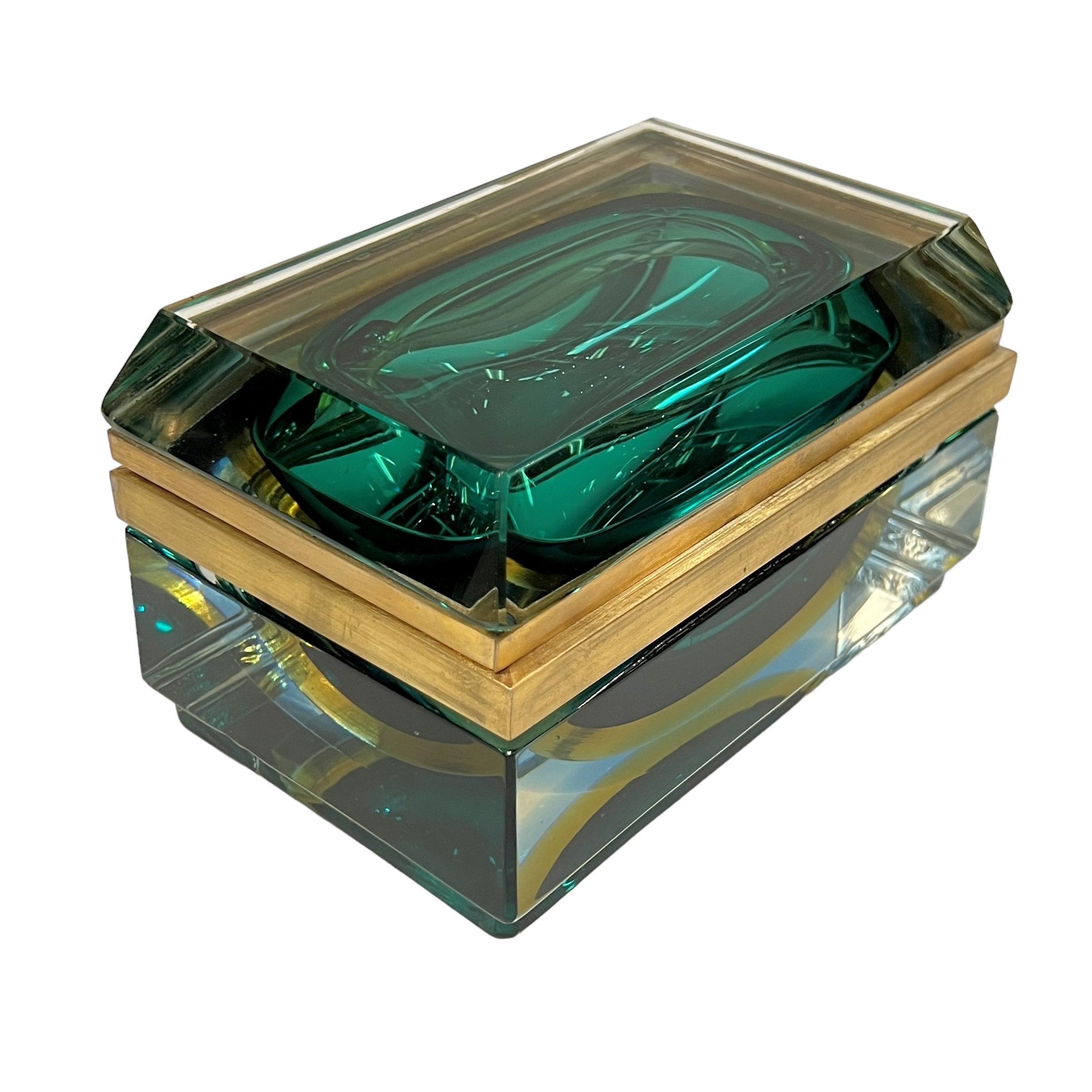 Caja de baratijas italiana de cristal artístico Murano Sommerso de mediados del siglo XX Italiano en venta