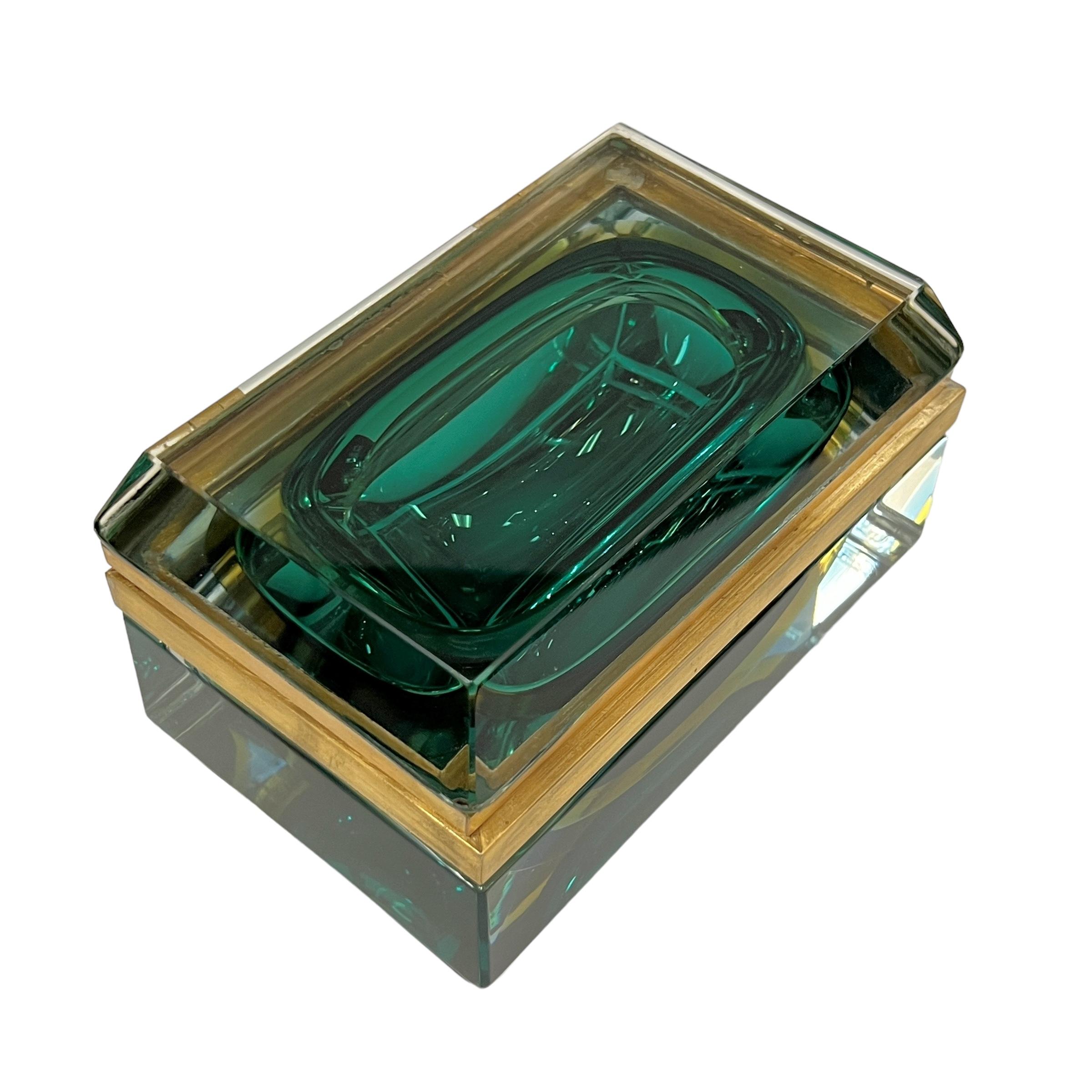 Caja de baratijas italiana de cristal artístico Murano Sommerso de mediados del siglo XX Vidrio artístico en venta