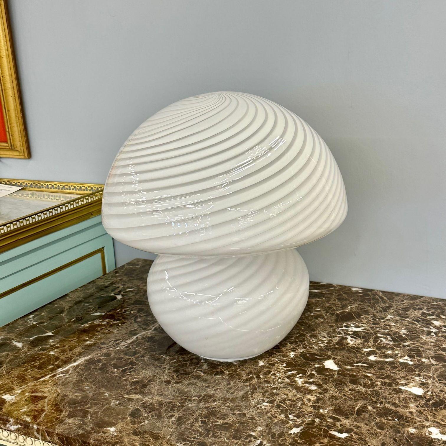 Italian Mid-Century Modern Mushroom Lamp, White Murano Glass, Swirl Blown Glass For Sale 1
